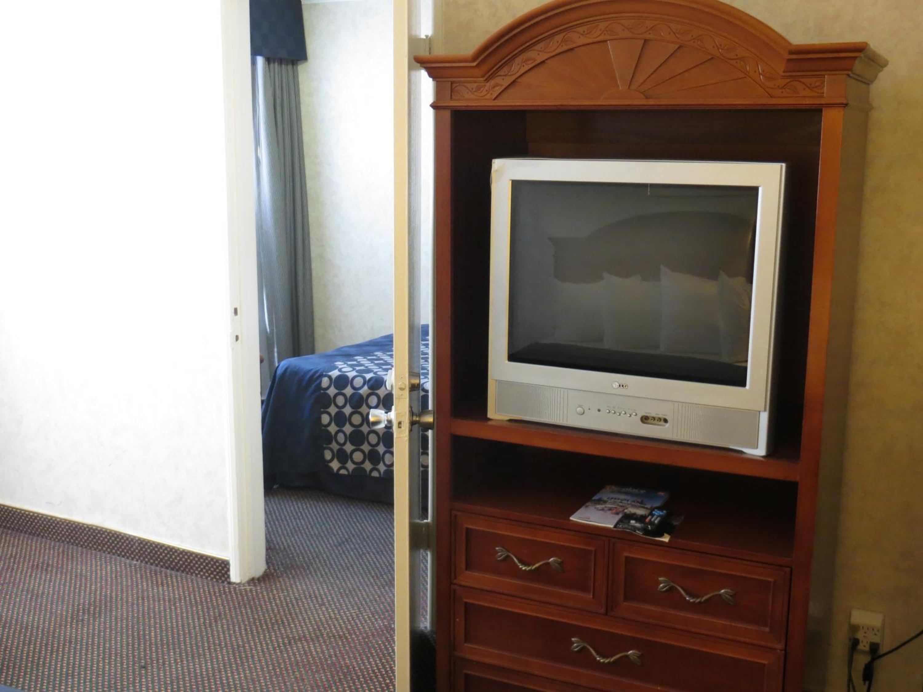 Queen Room with Two Queen Beds - Non-Smoking photo 1