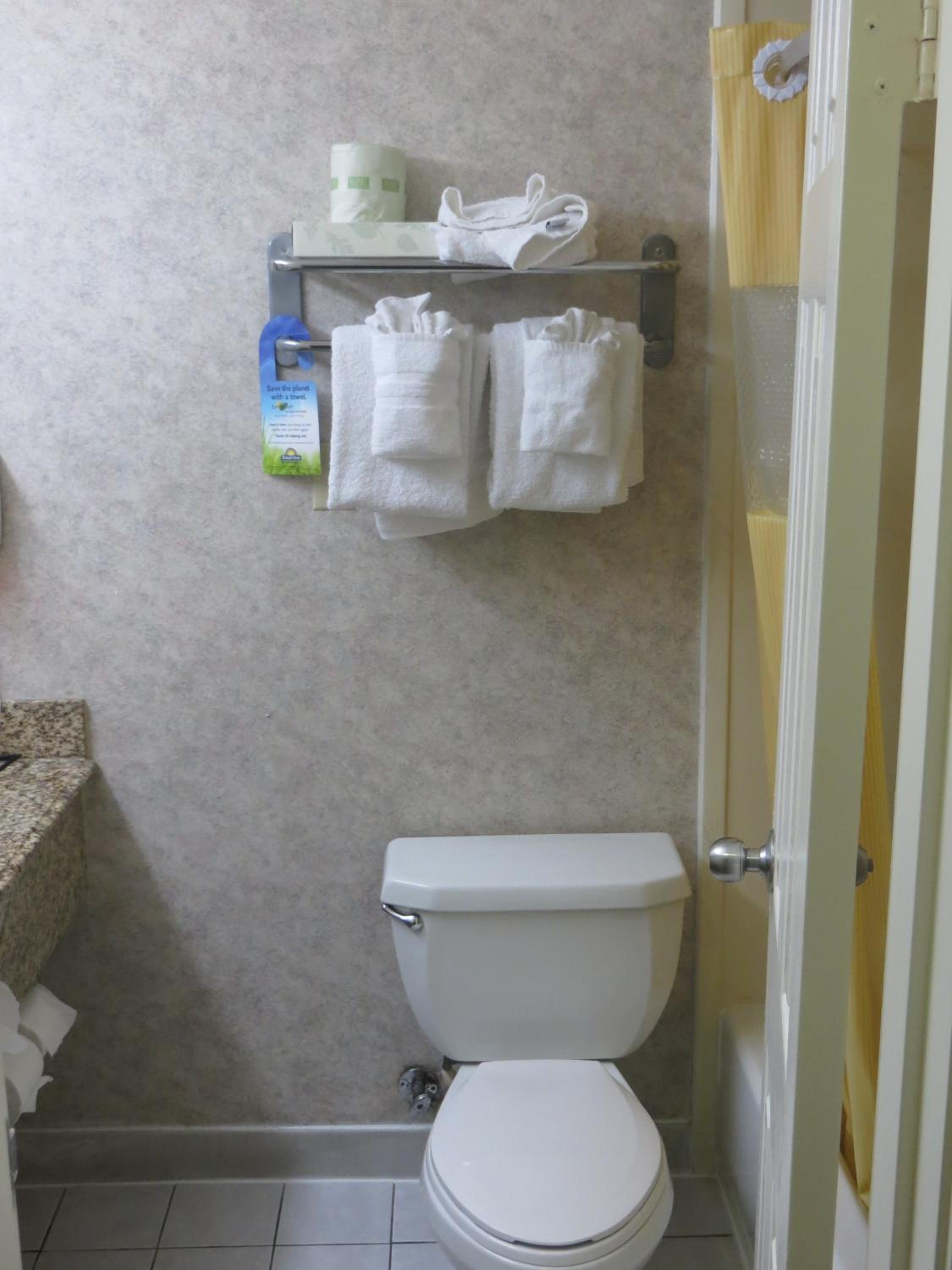 One-Bedroom Suite - Non-Smoking photo 3