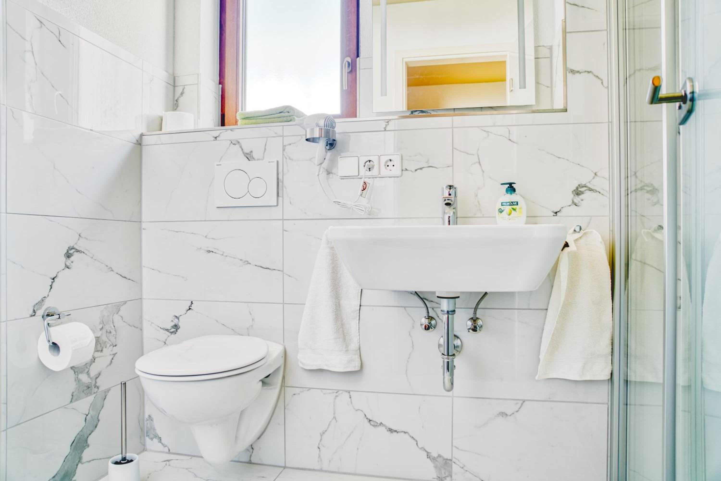 Apartment with Shower - Photo 9