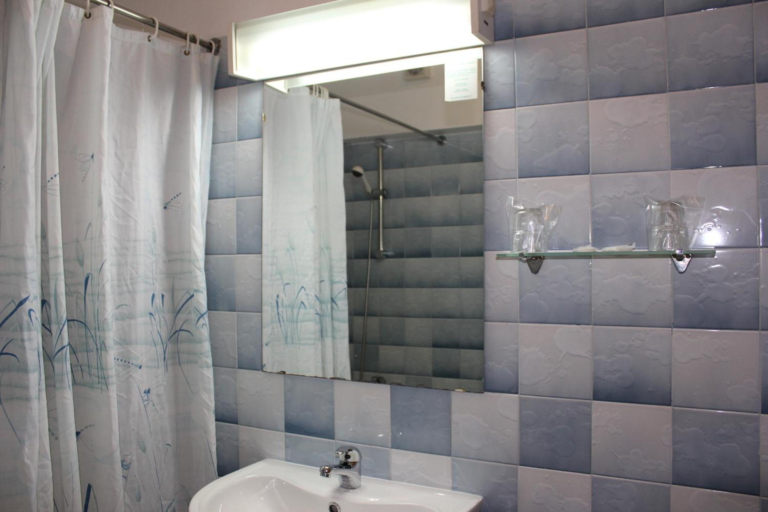 Twin Room - Photo 10