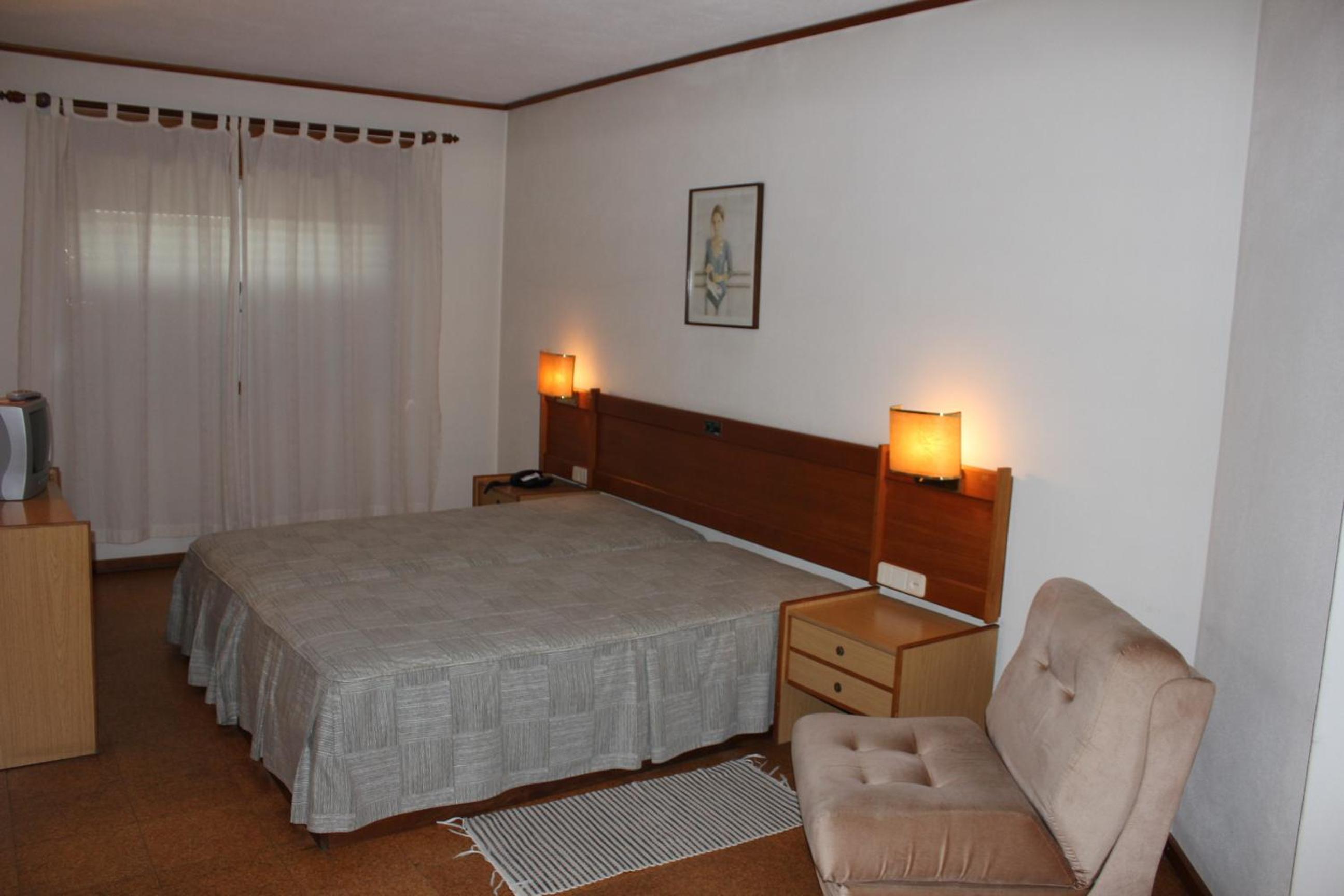 Twin Room - Photo 11