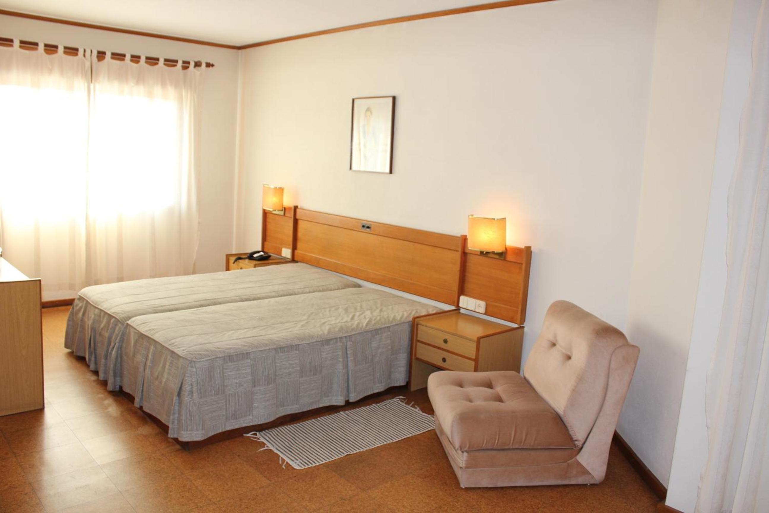 Twin Room - Photo 6