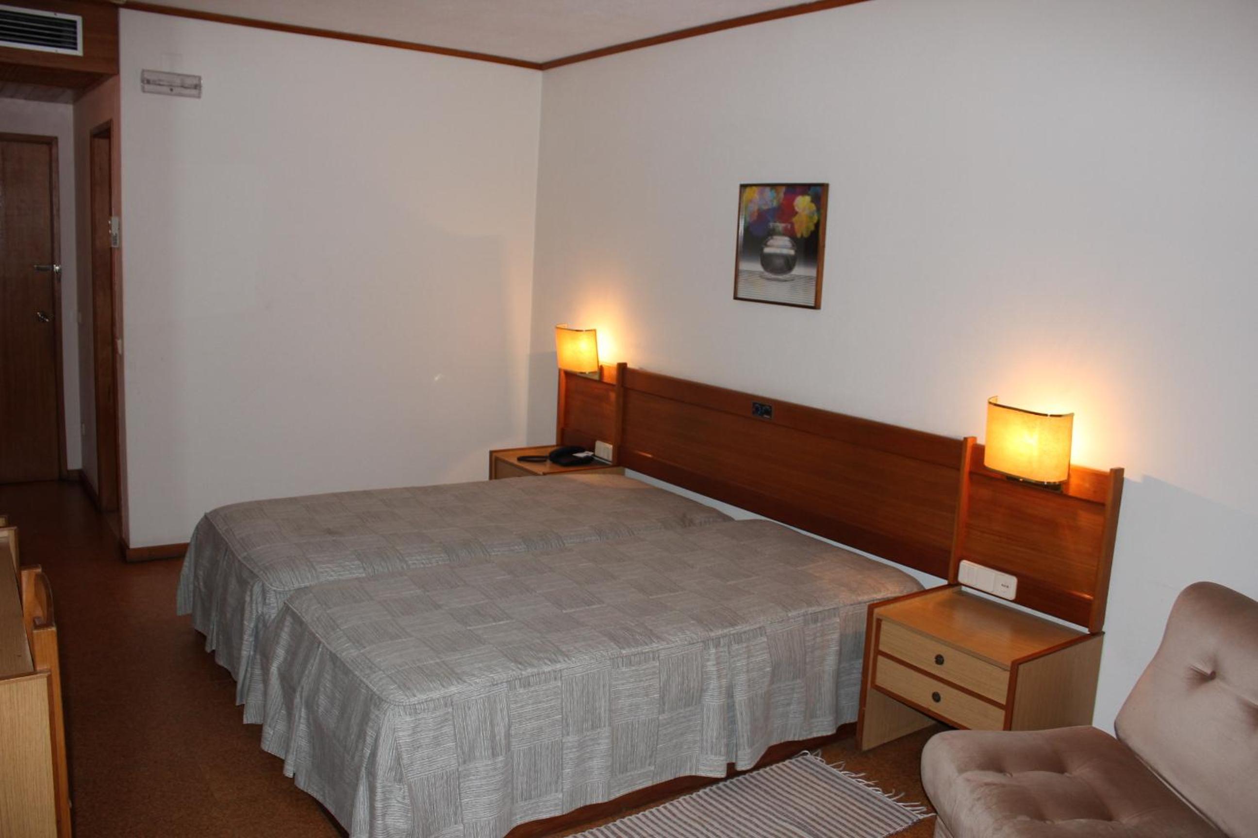 Twin Room - Photo 13