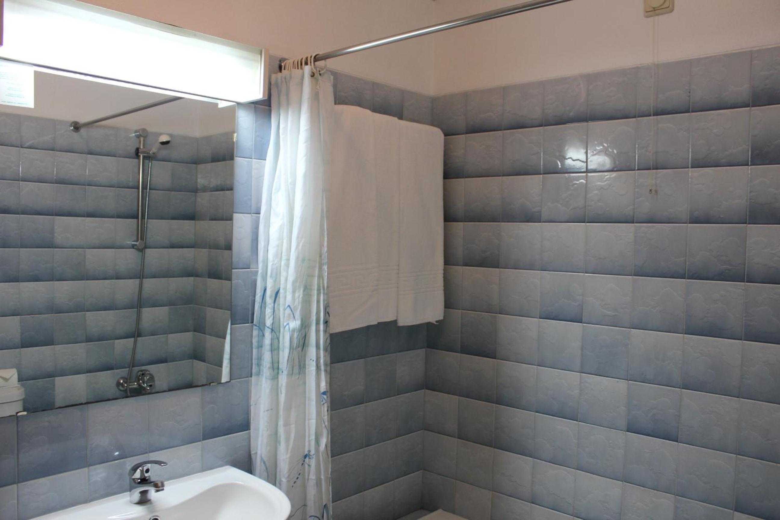 Twin Room - Photo 2