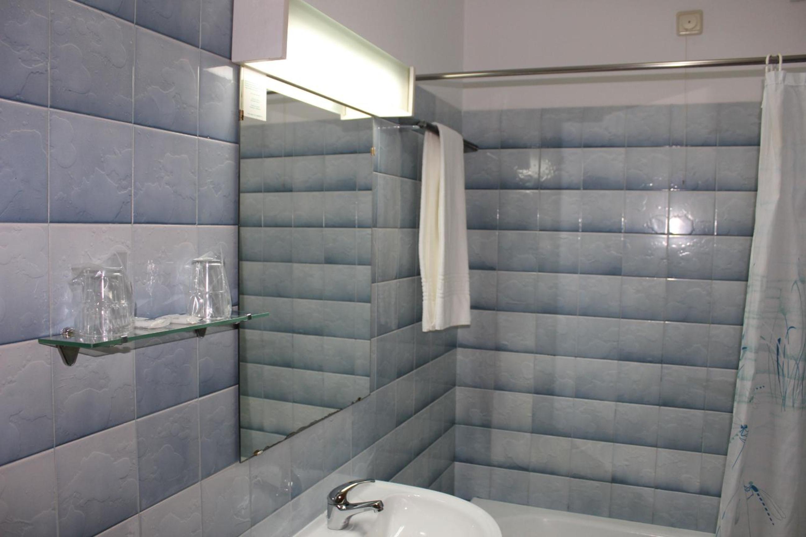 Twin Room - Photo 5