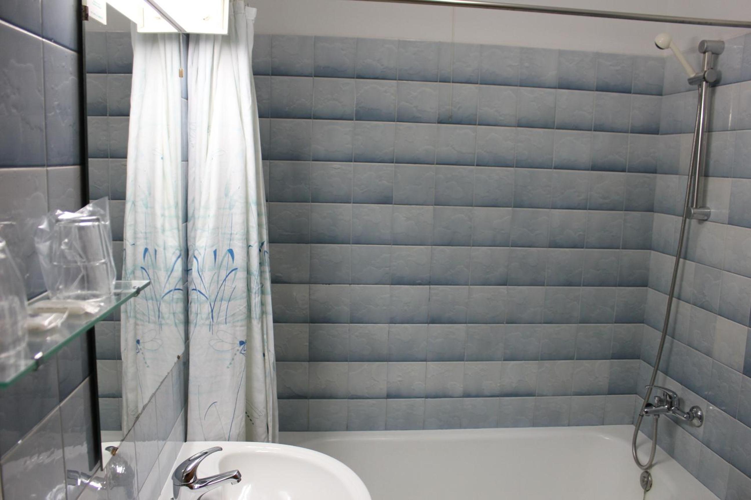 Twin Room - Photo 4