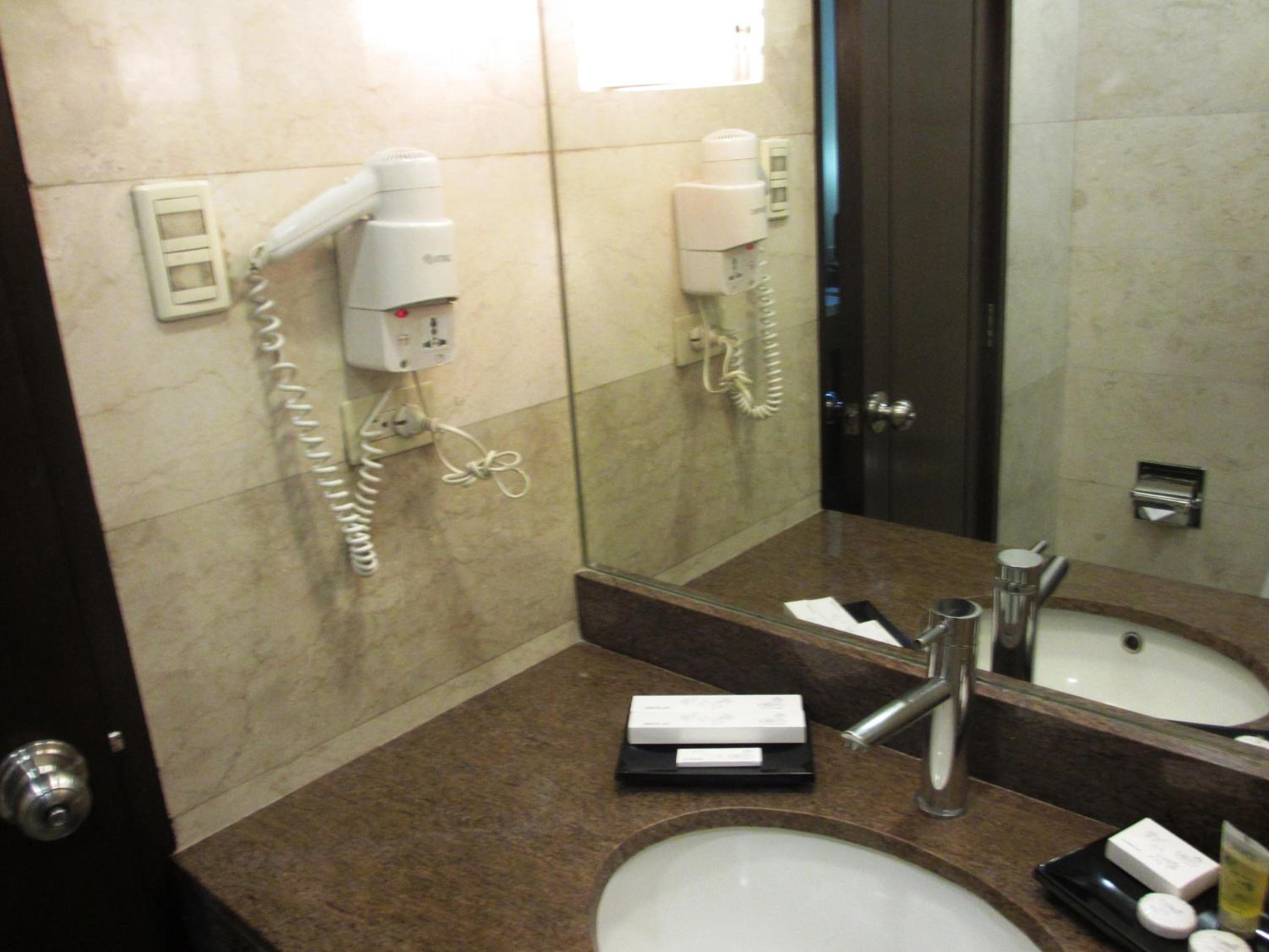 Corner Suite - Photo 6