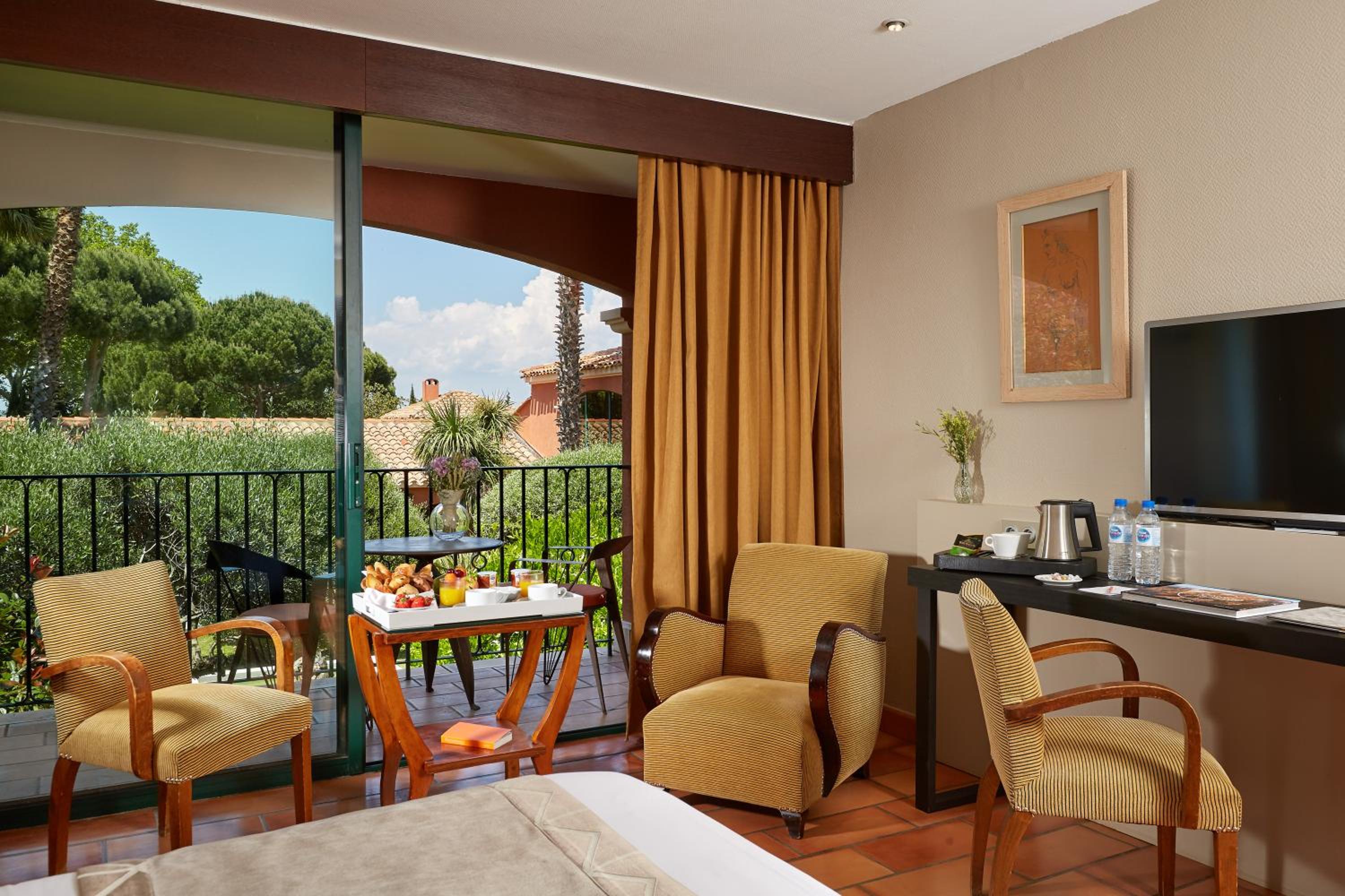 Deluxe Room - Photo 4