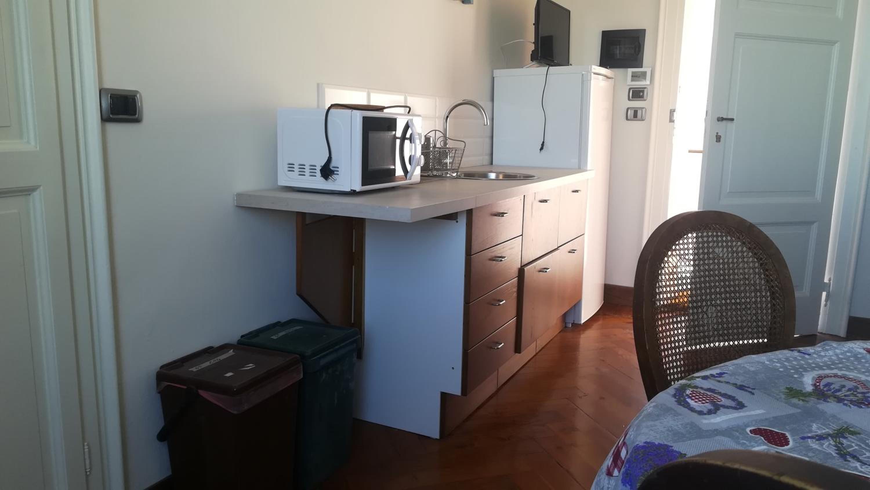 One-Bedroom Apartment - Photo 3
