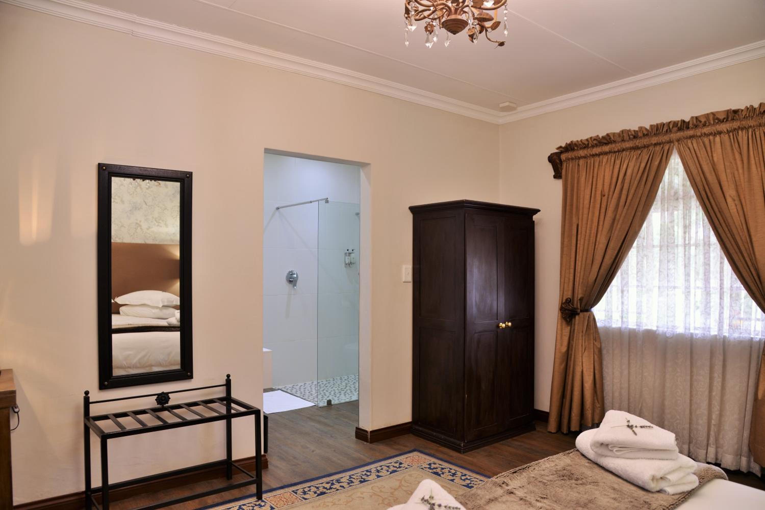 Luxury Twin or King Room - Photo 10