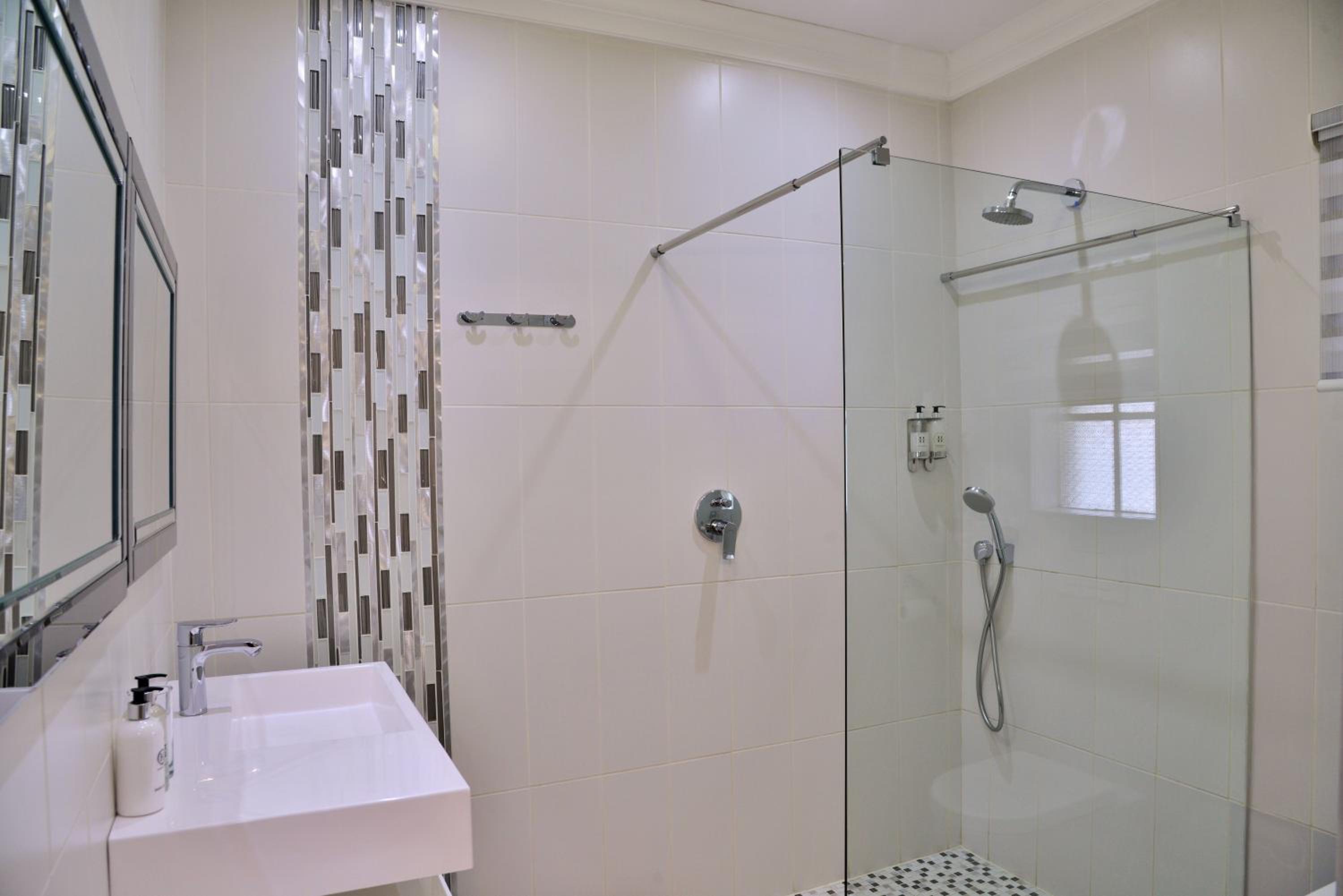 Luxury Twin or King Room - Photo 11