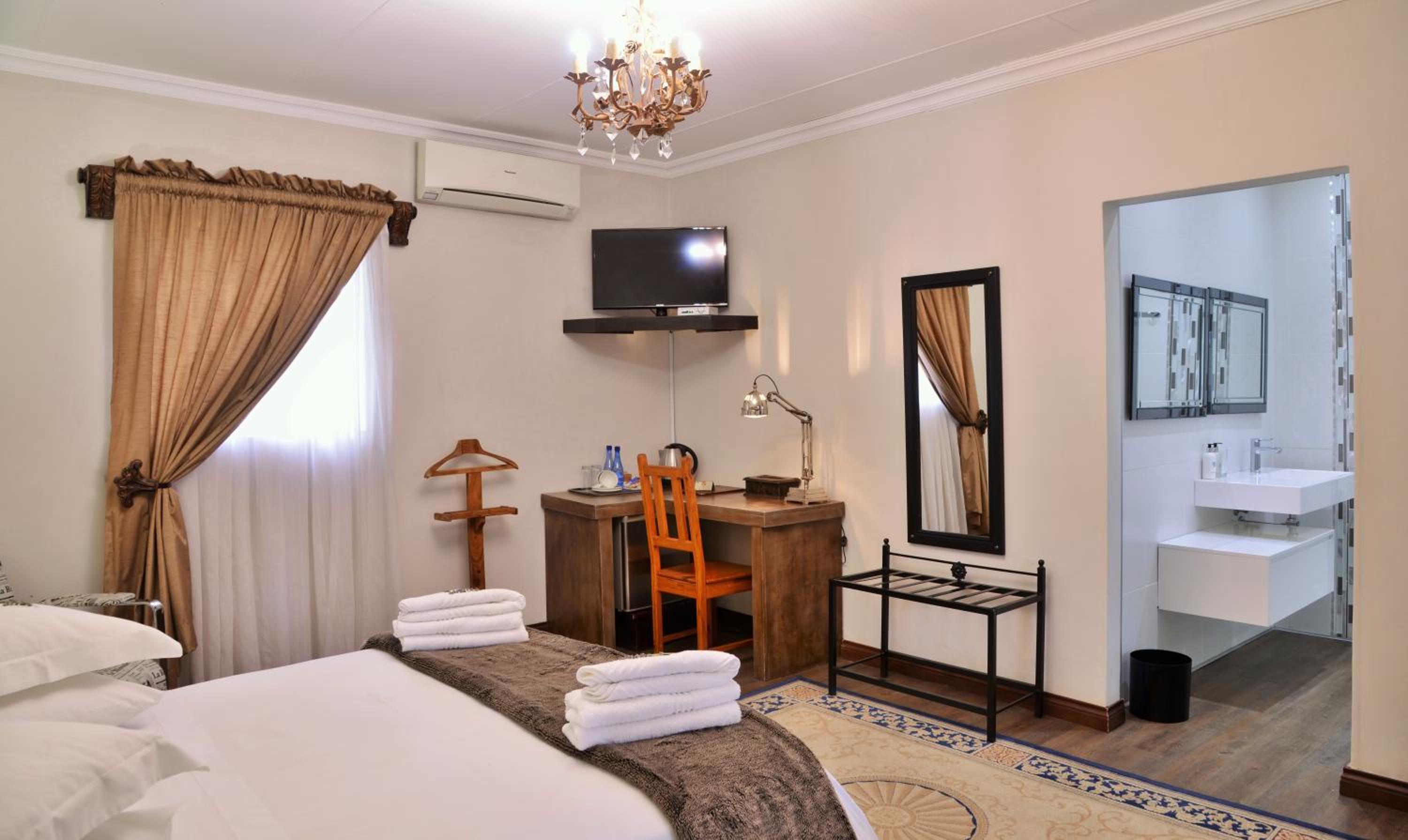 Luxury Twin or King Room - Photo 12