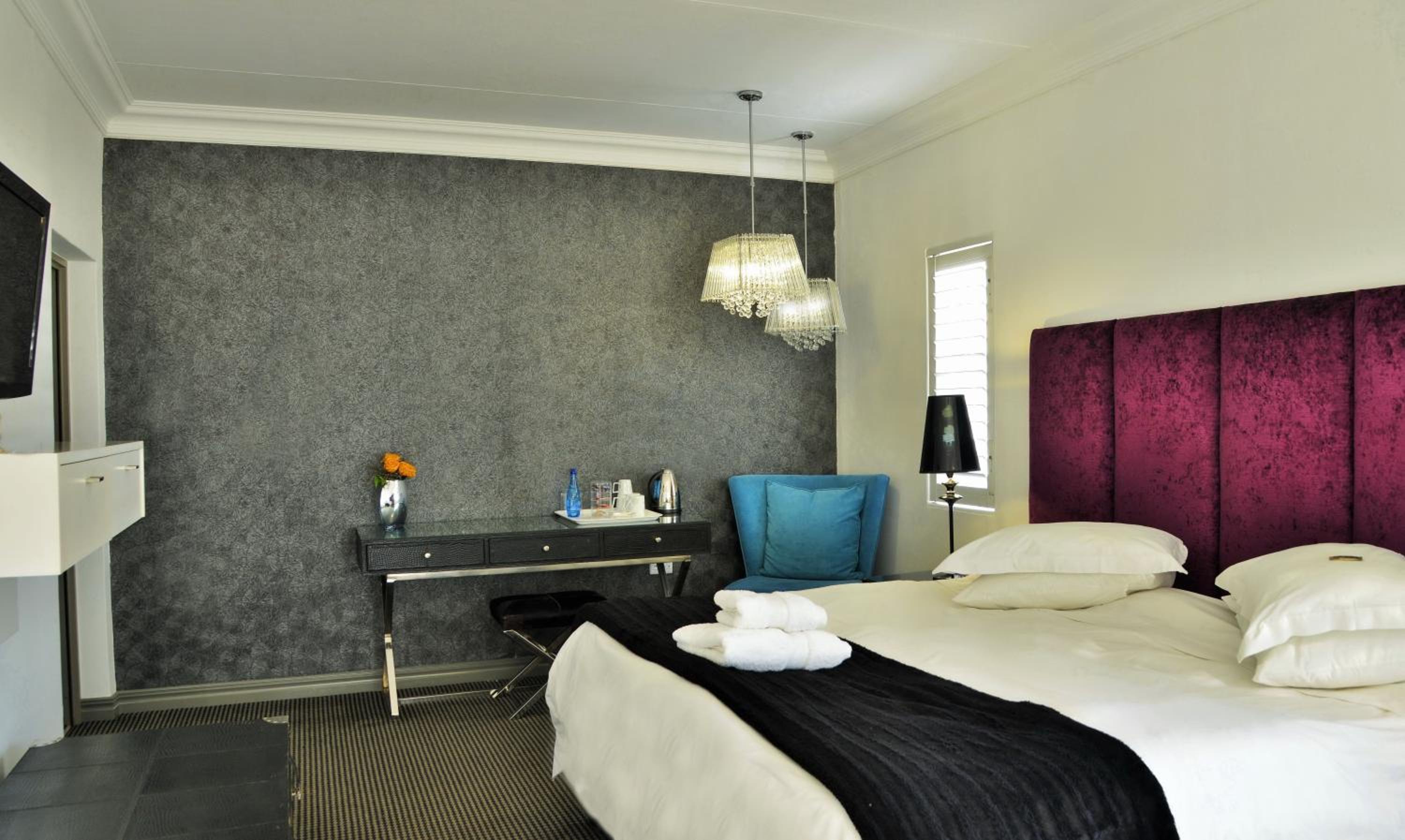Luxury Twin or King Room - Photo 7