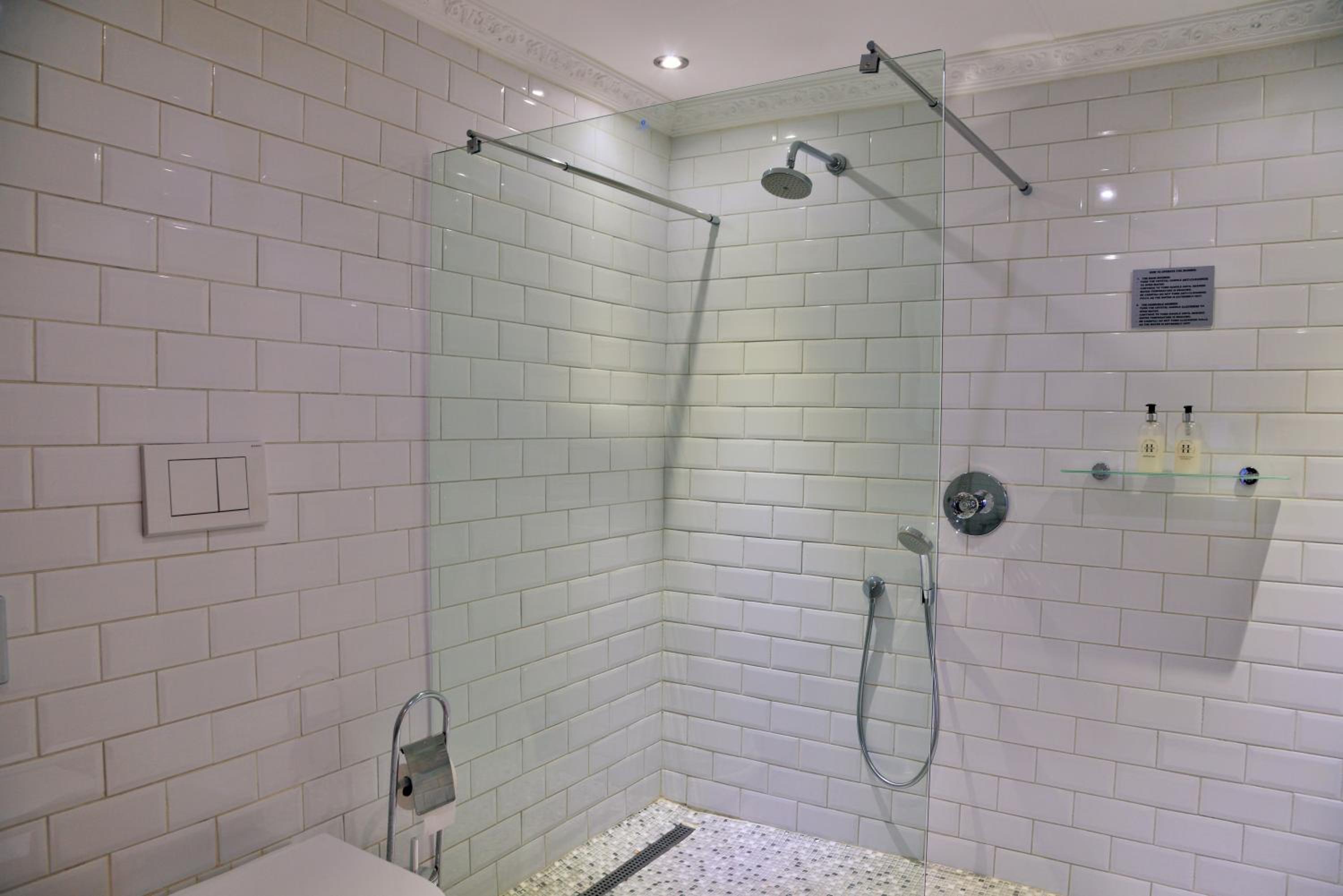 Standard Double Room - Photo 4