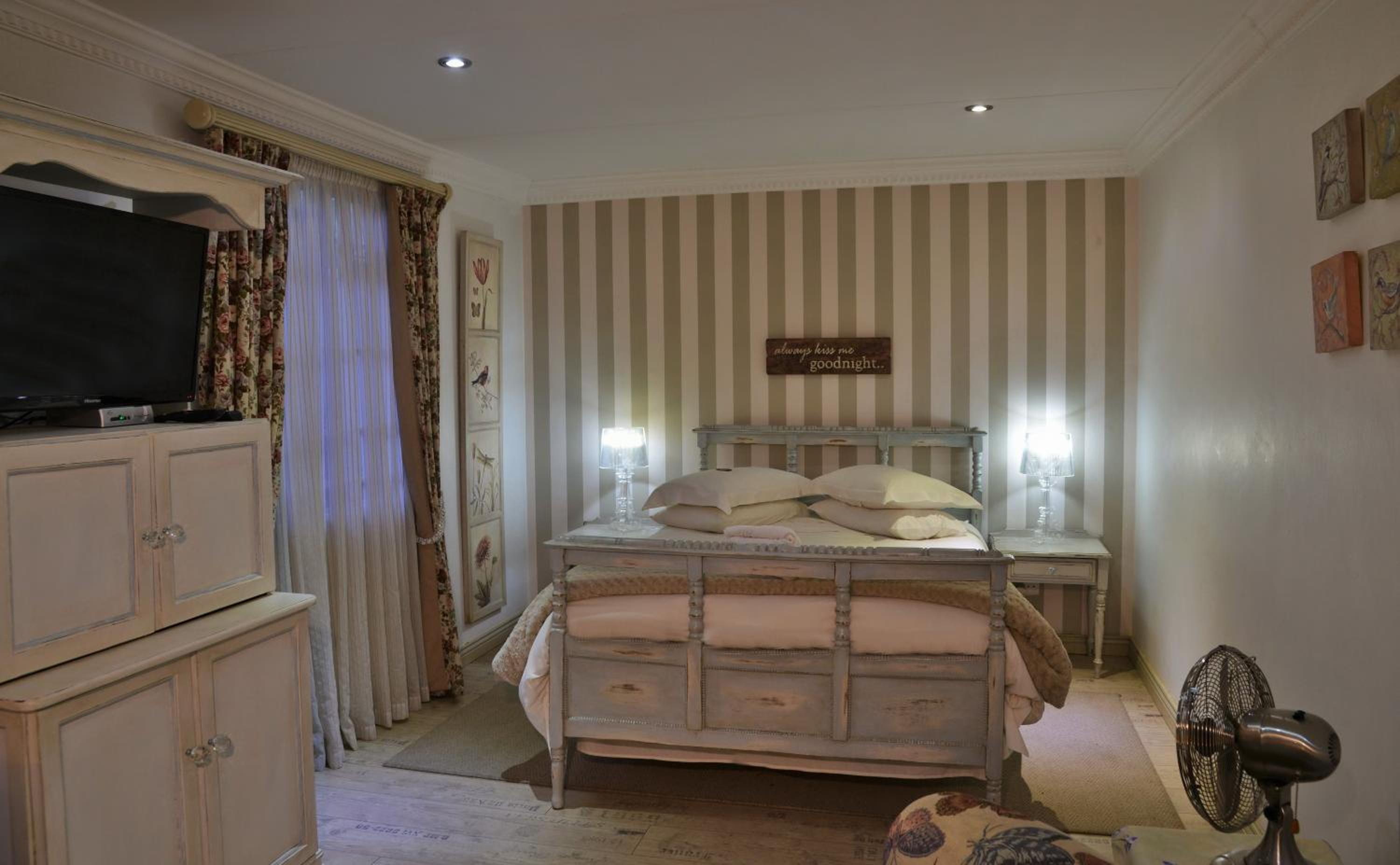 Standard Double Room - Photo 2