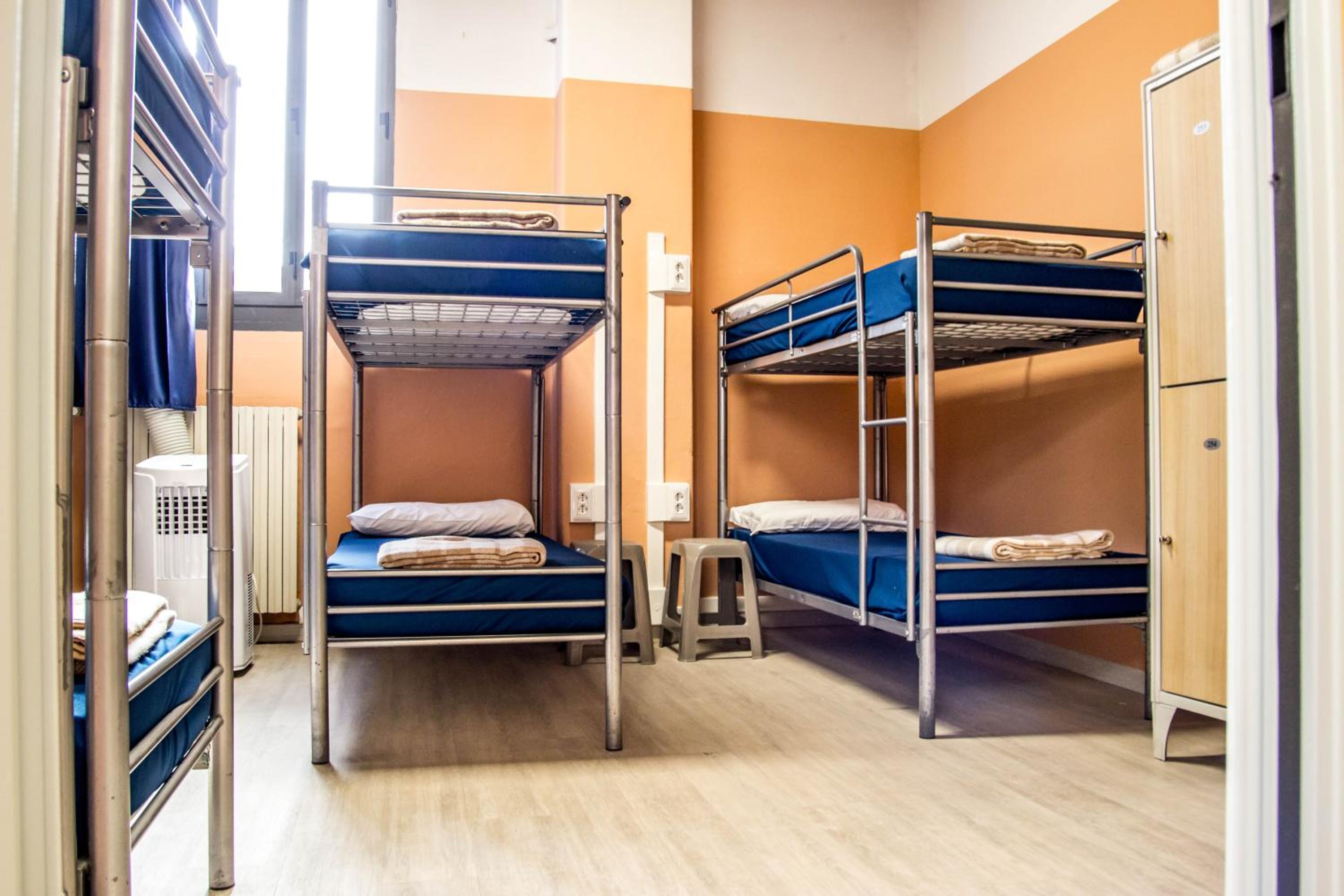 Bed in 8-Bed Mixed Dormitory Room photo 3
