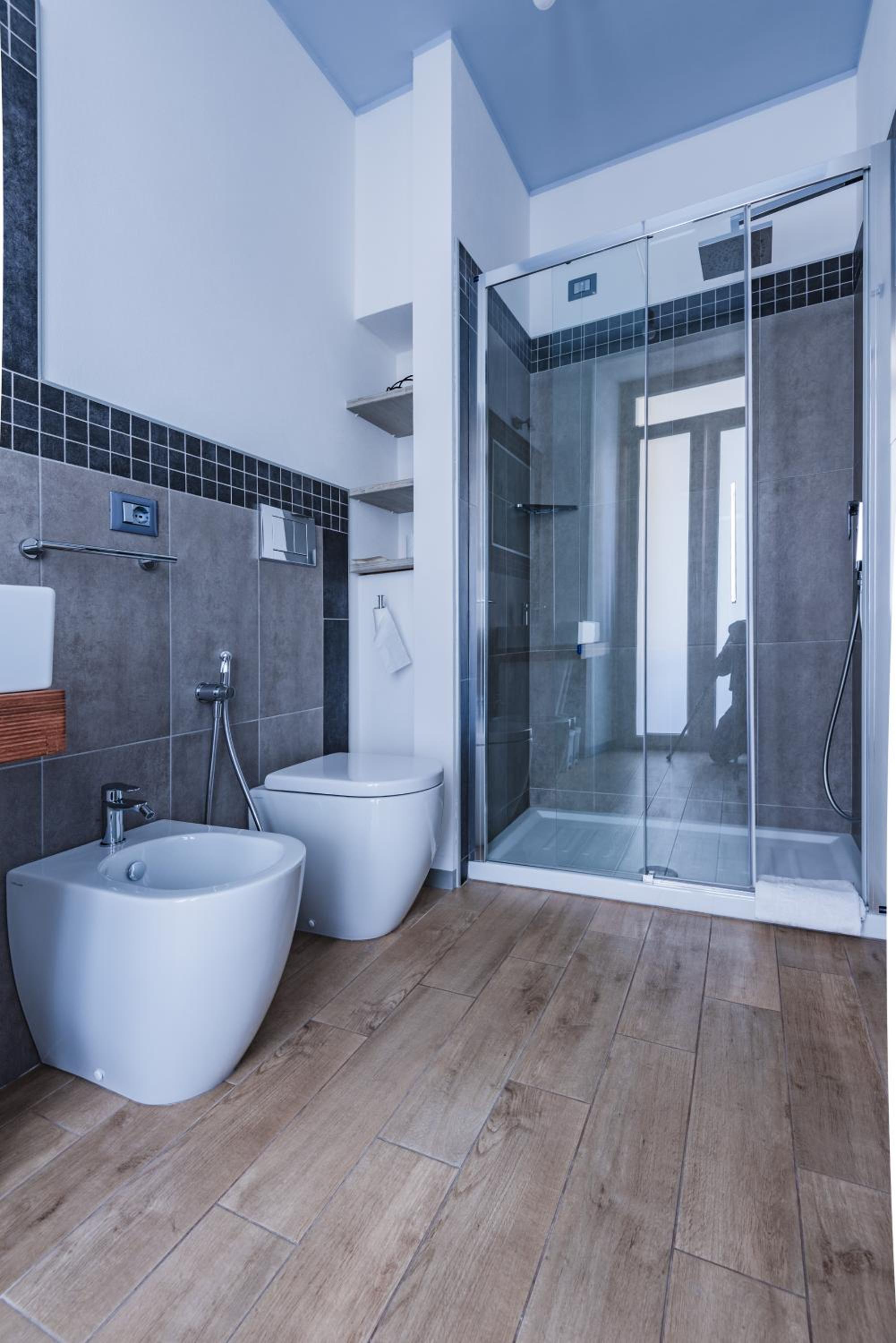 Double or Twin Room with Private Bathroom - Photo 6