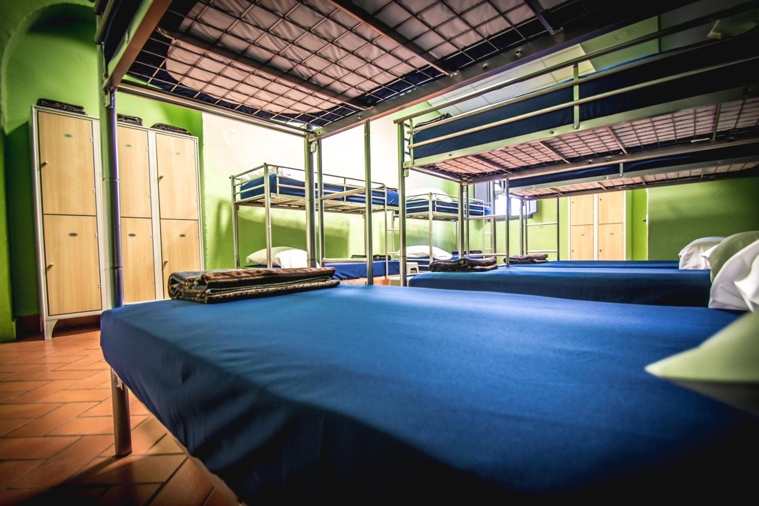 Bed in 10-Bed Mixed Dormitory Room photo 1