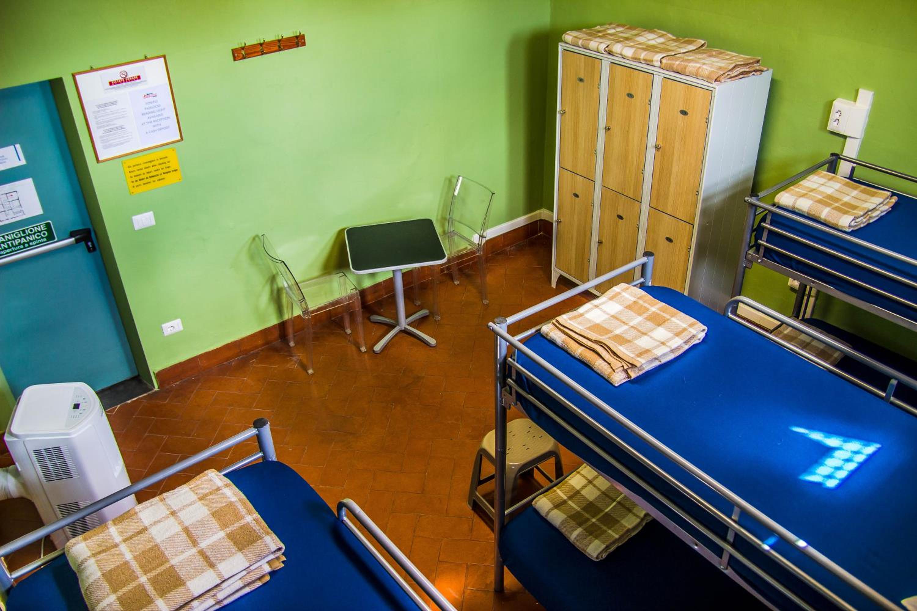 Bed in 6-Bed Mixed Dormitory Room photo 1