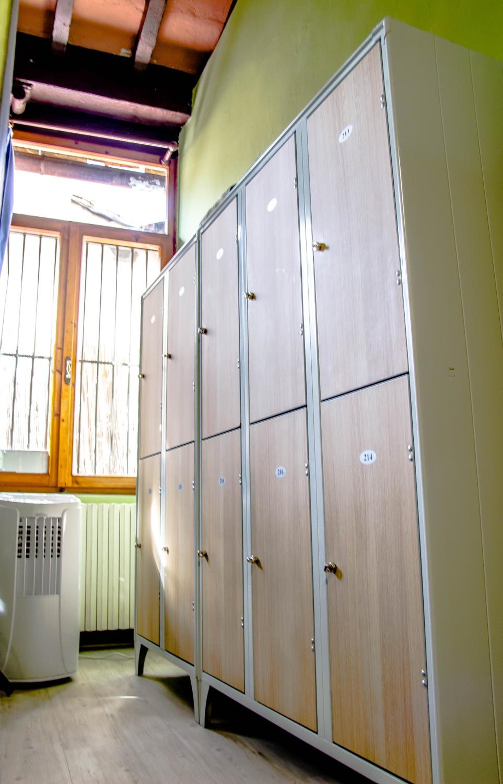 Bed in 10-Bed Mixed Dormitory Room photo 2