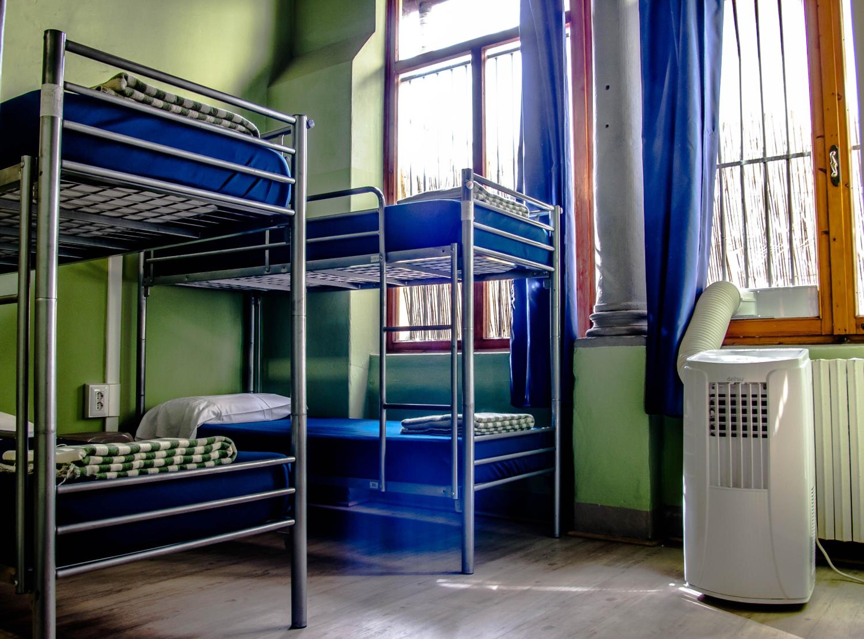Bed in 10-Bed Mixed Dormitory Room photo 1