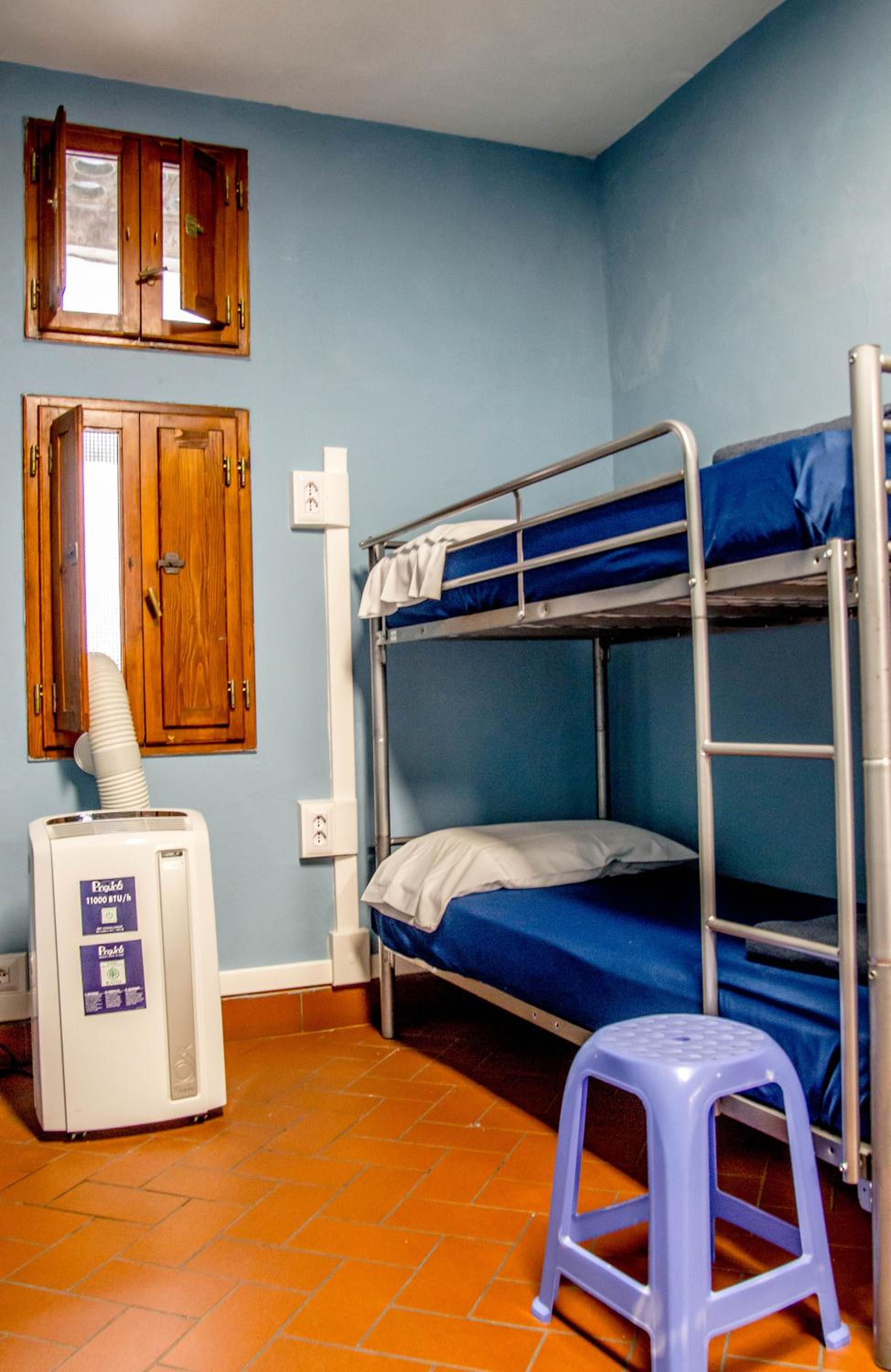 Bed in 4-Bed Mixed Dormitory Room photo 2