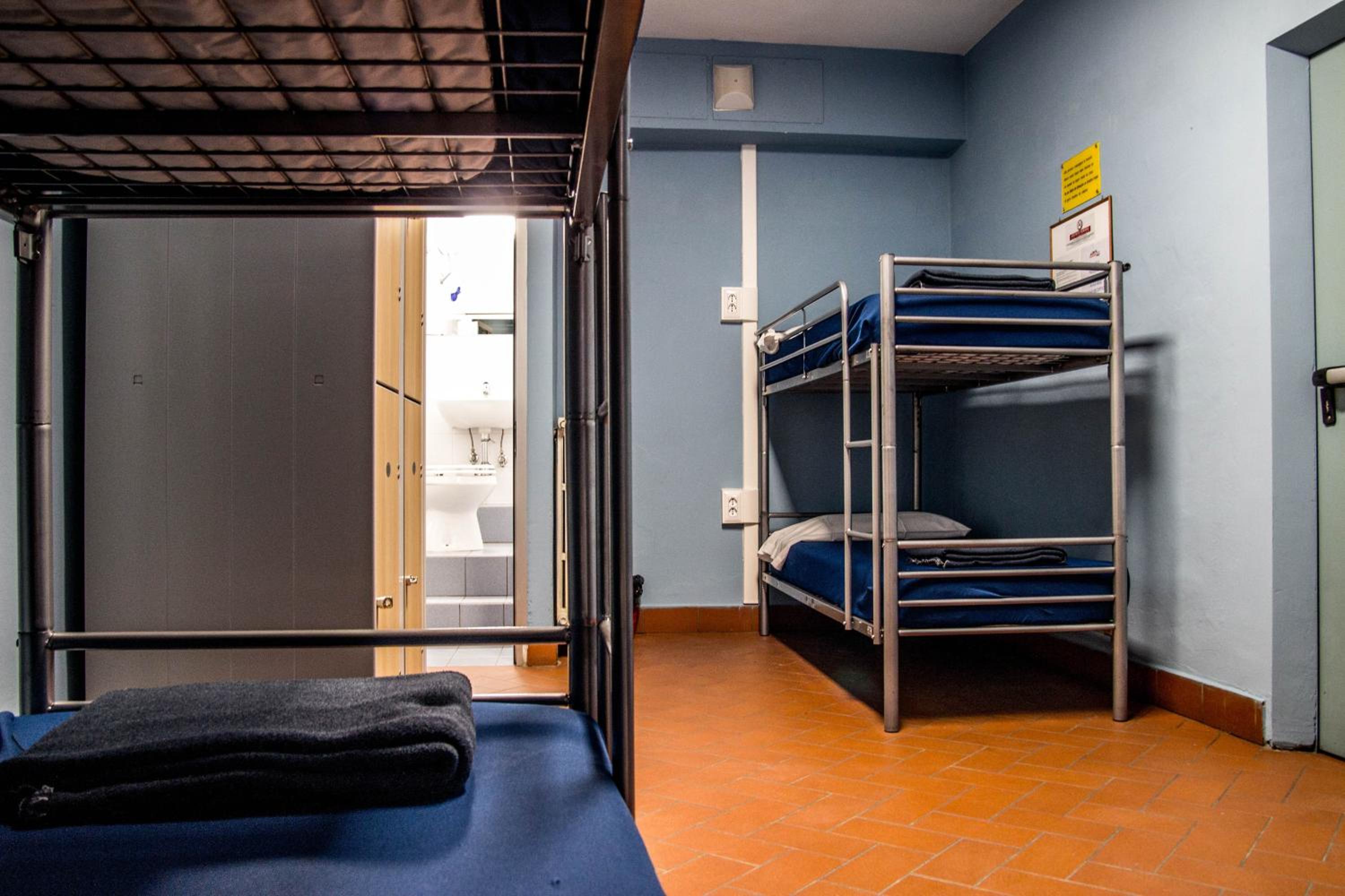 Bed in 4-Bed Mixed Dormitory Room photo 3
