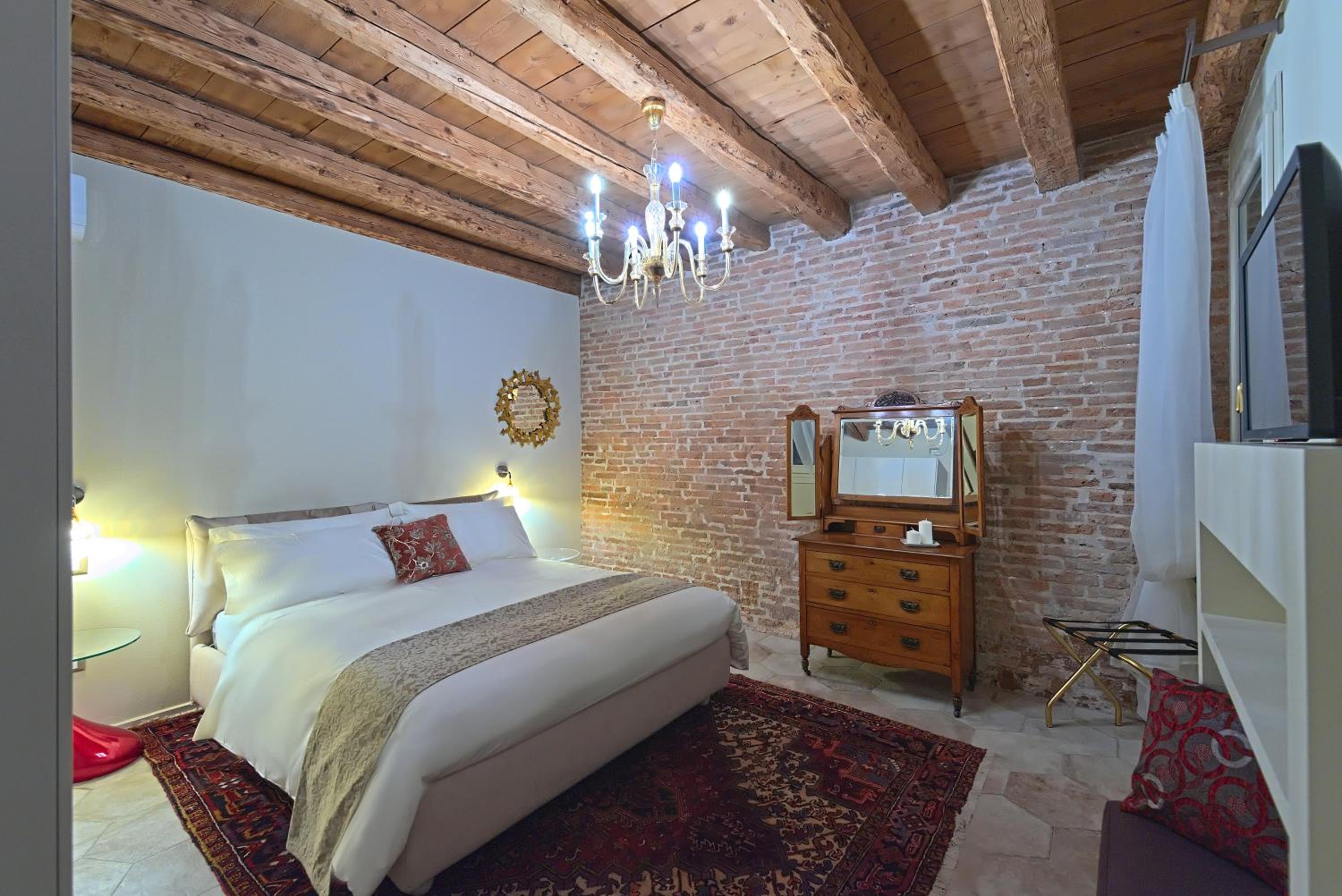 Superior Double Room with Private External Bathroom photo 3