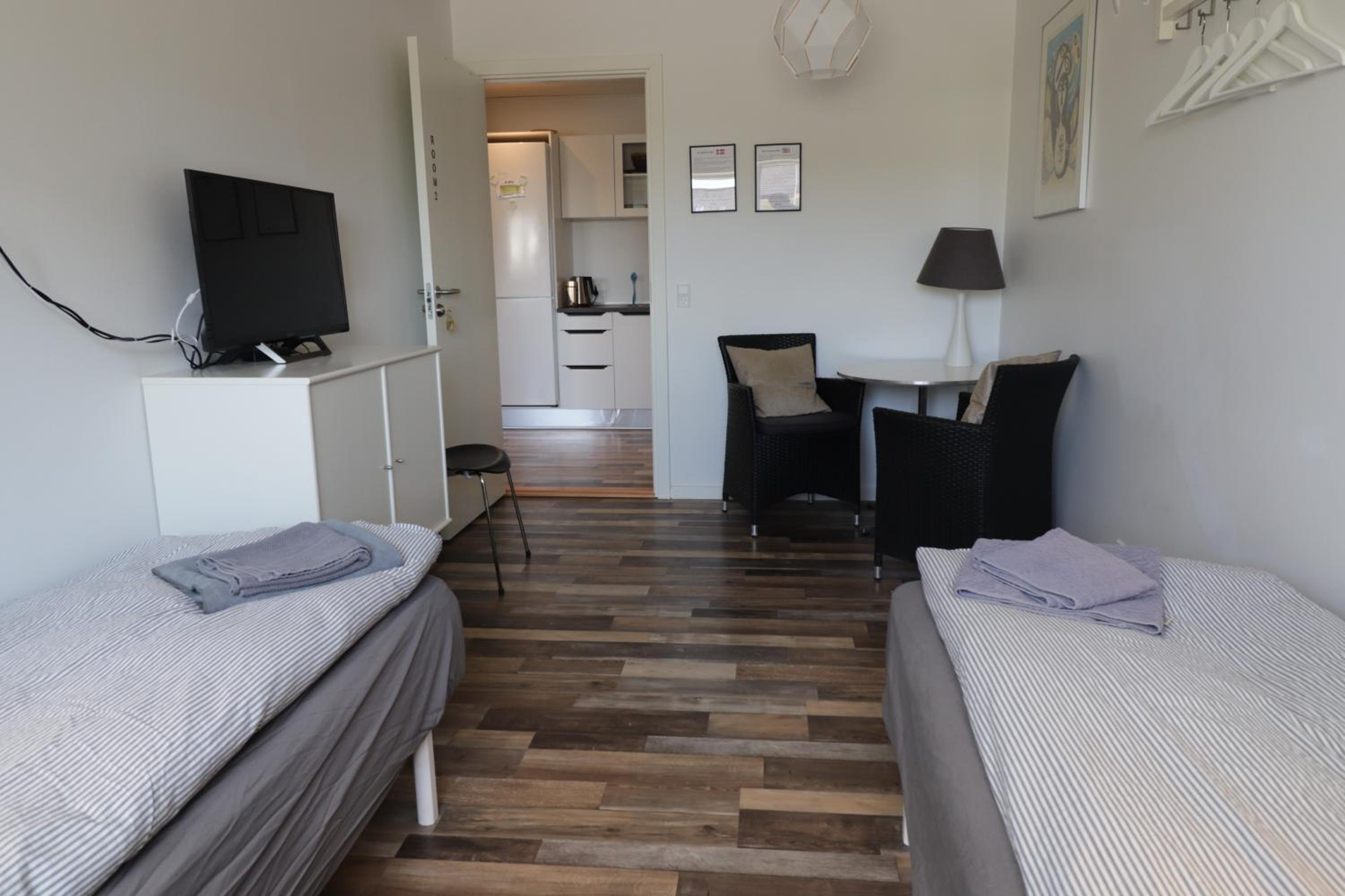 Economy Twin Room photo 2