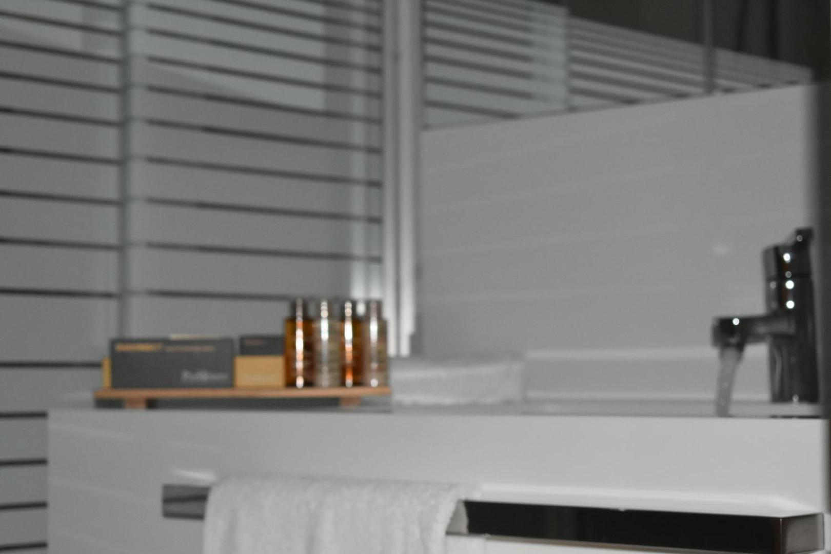 Renovated Room - Photo 5