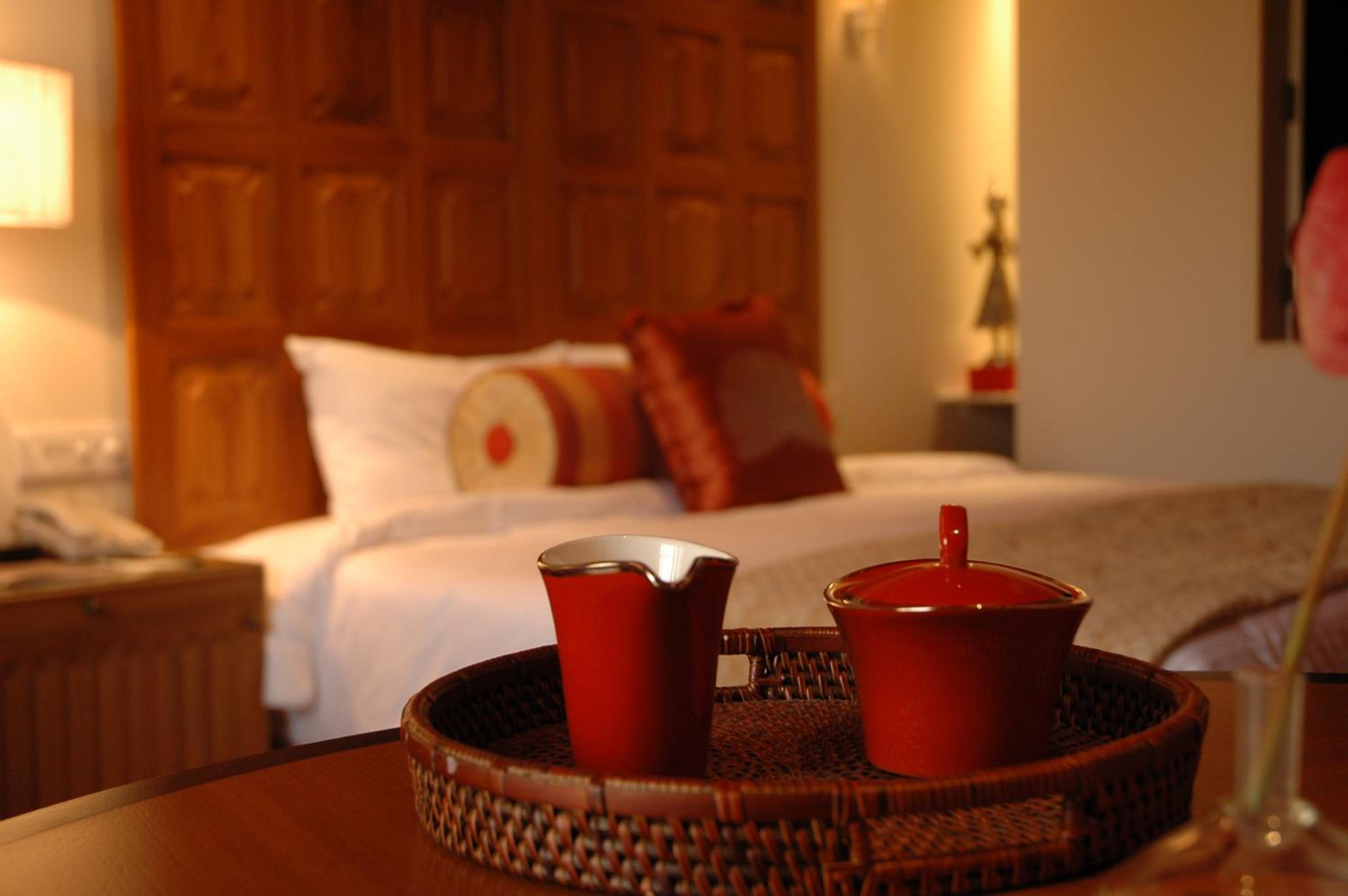 Luxury Room City View thumbnail 5