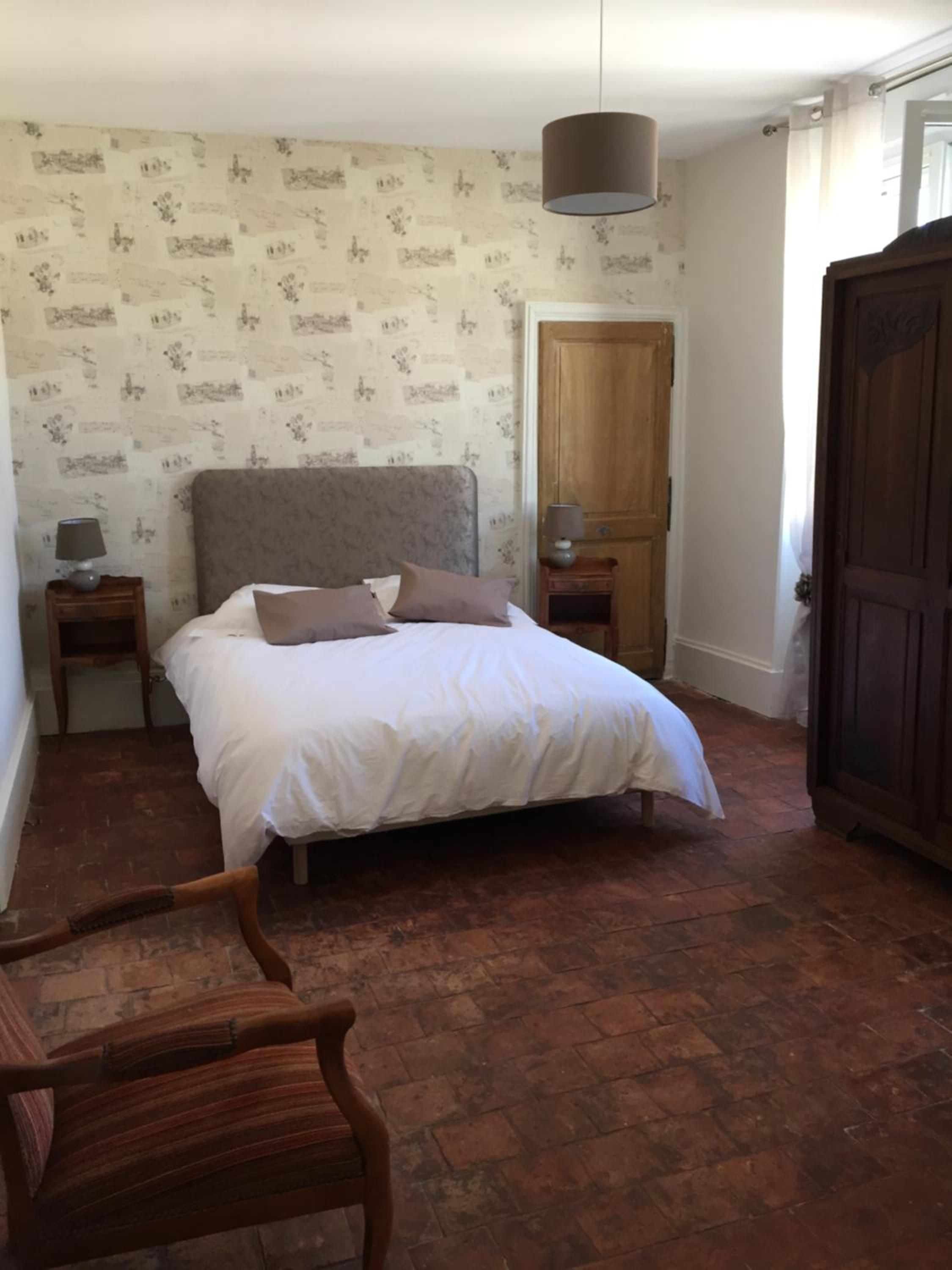 Double Room with Private Bathroom - Photo 2