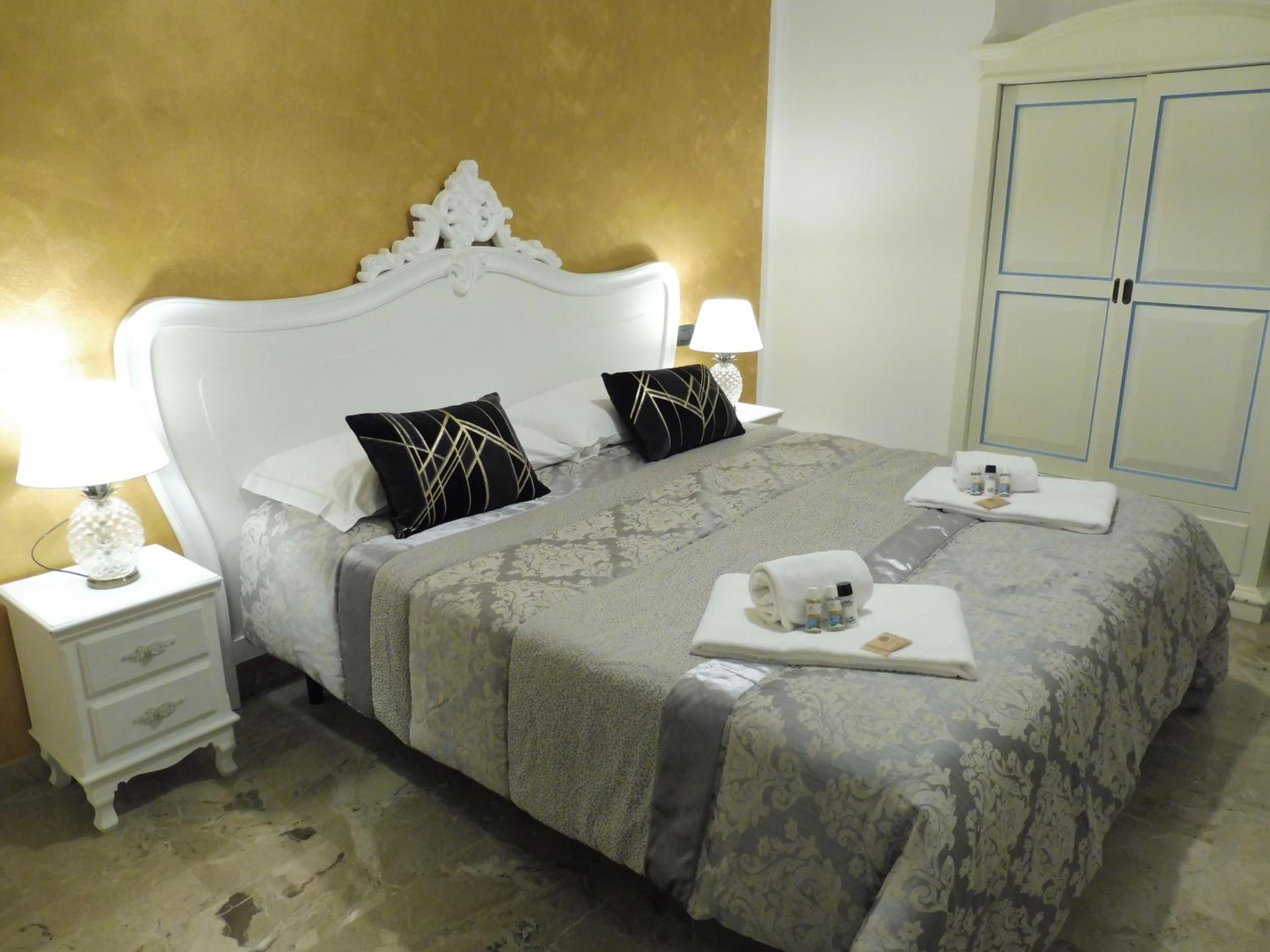 Standard King Room photo 1