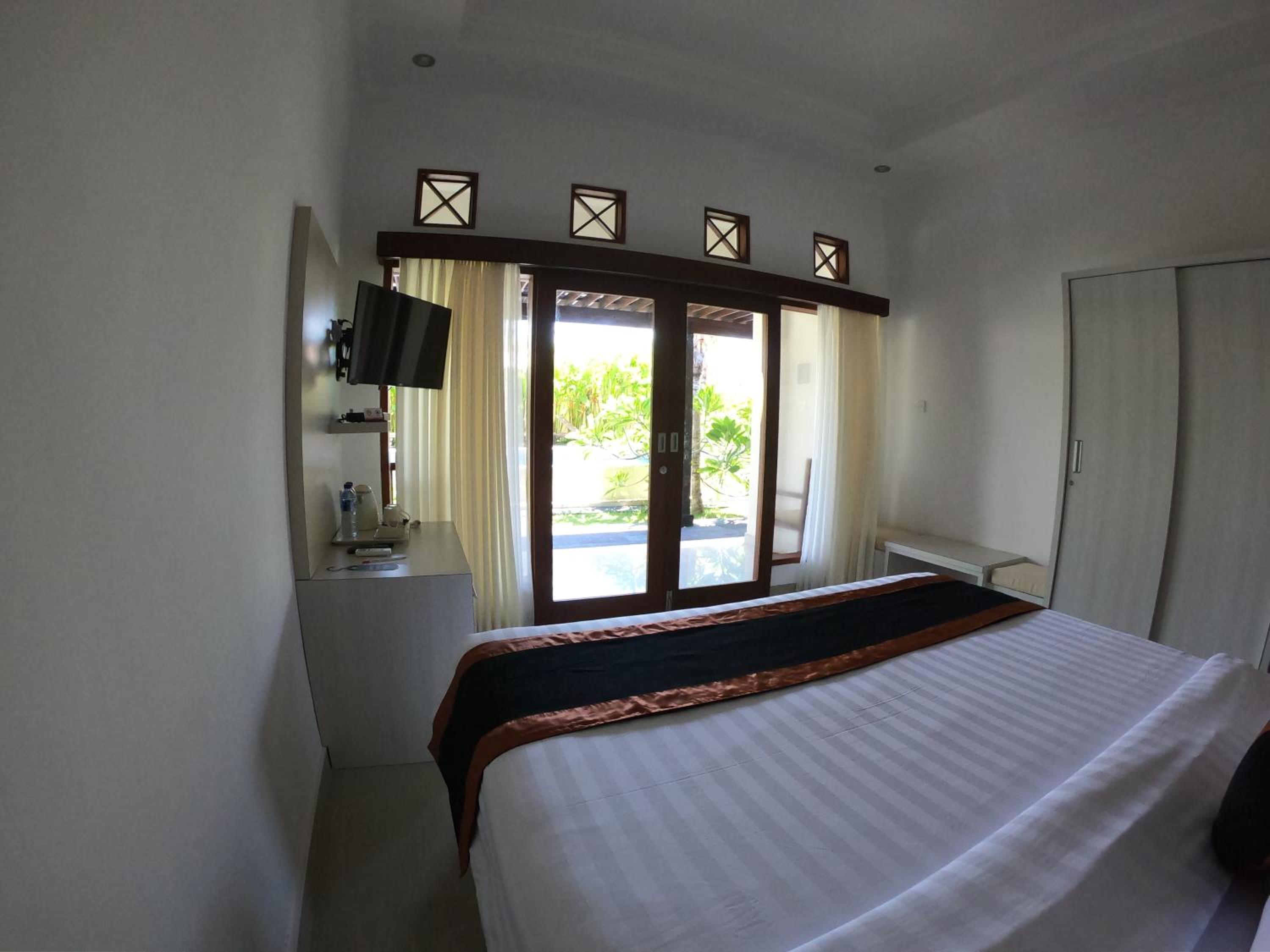 Deluxe Double Room (2 Adults + 1 Child) photo 1