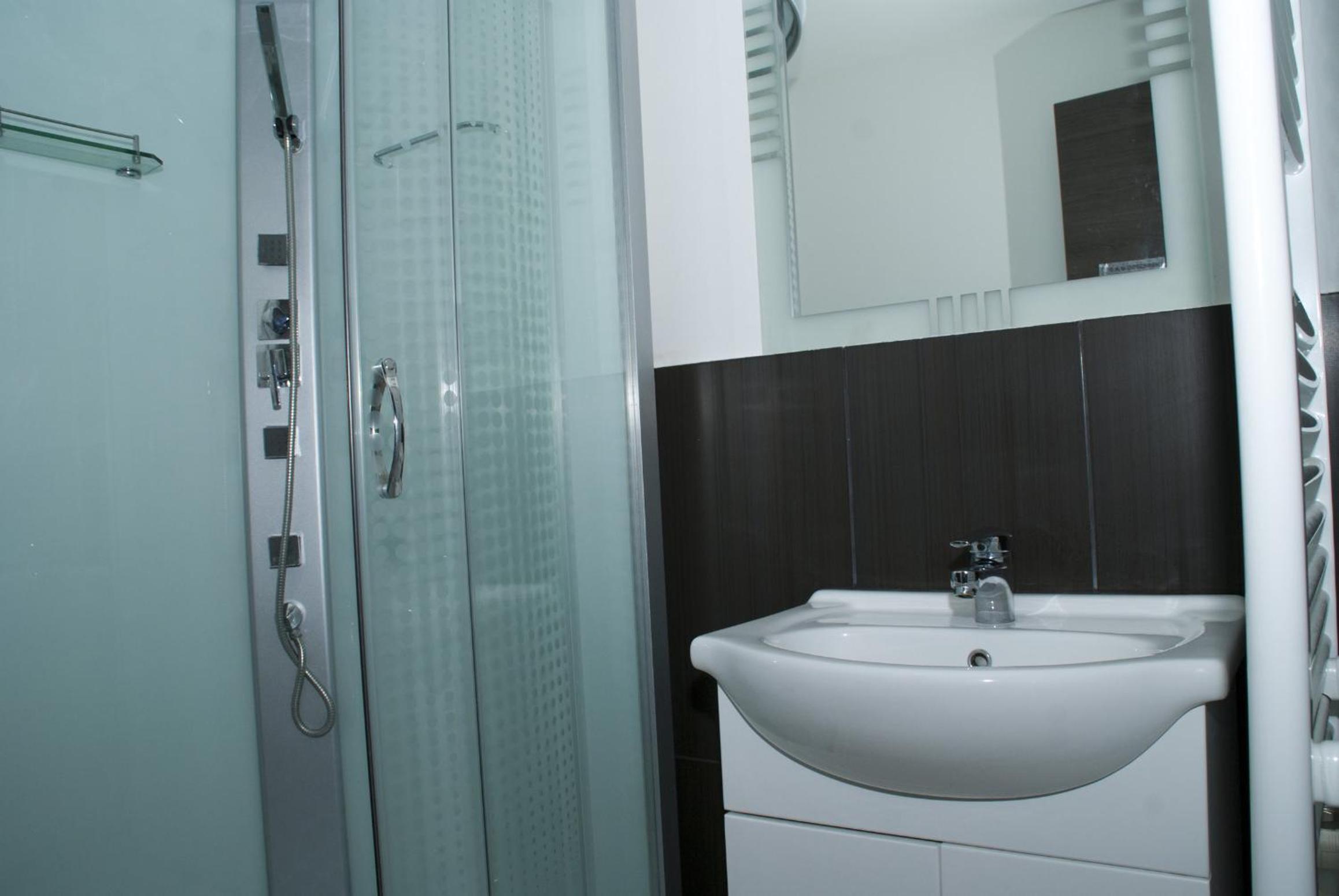 Twin Room - Photo 2