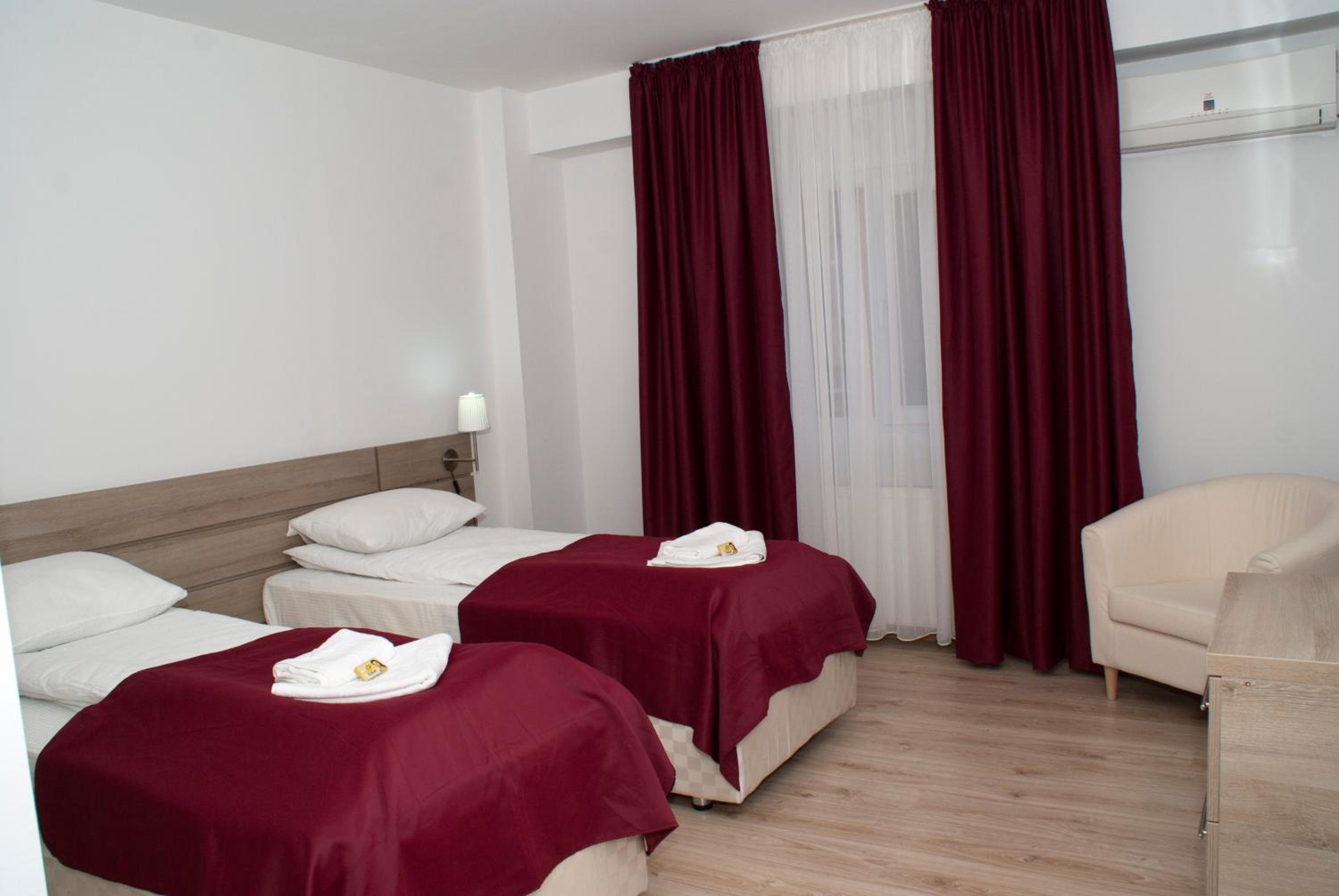 Twin Room - Photo 6