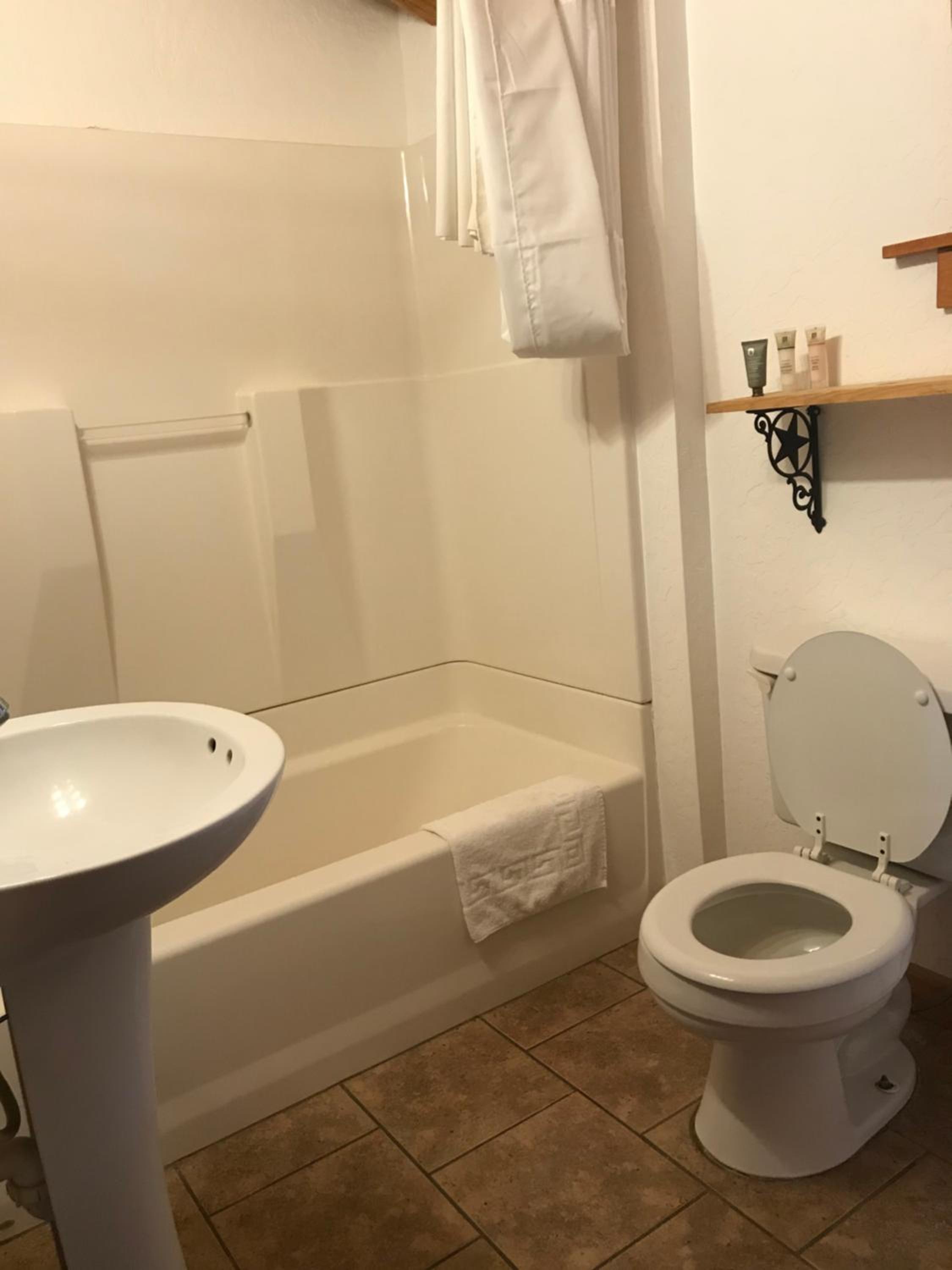 Queen Room photo 3