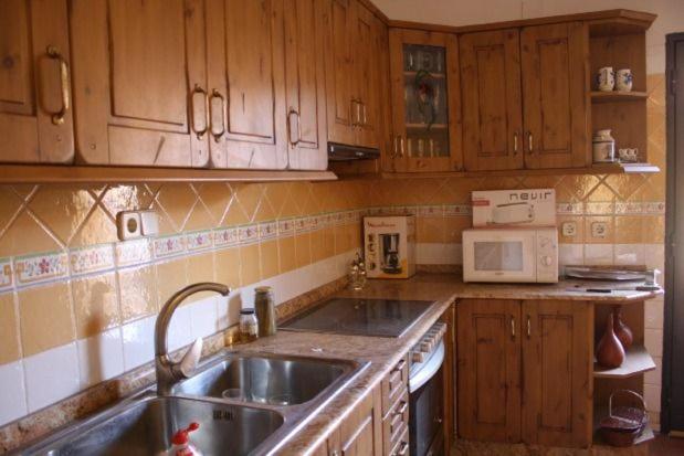 Three-Bedroom House photo 3