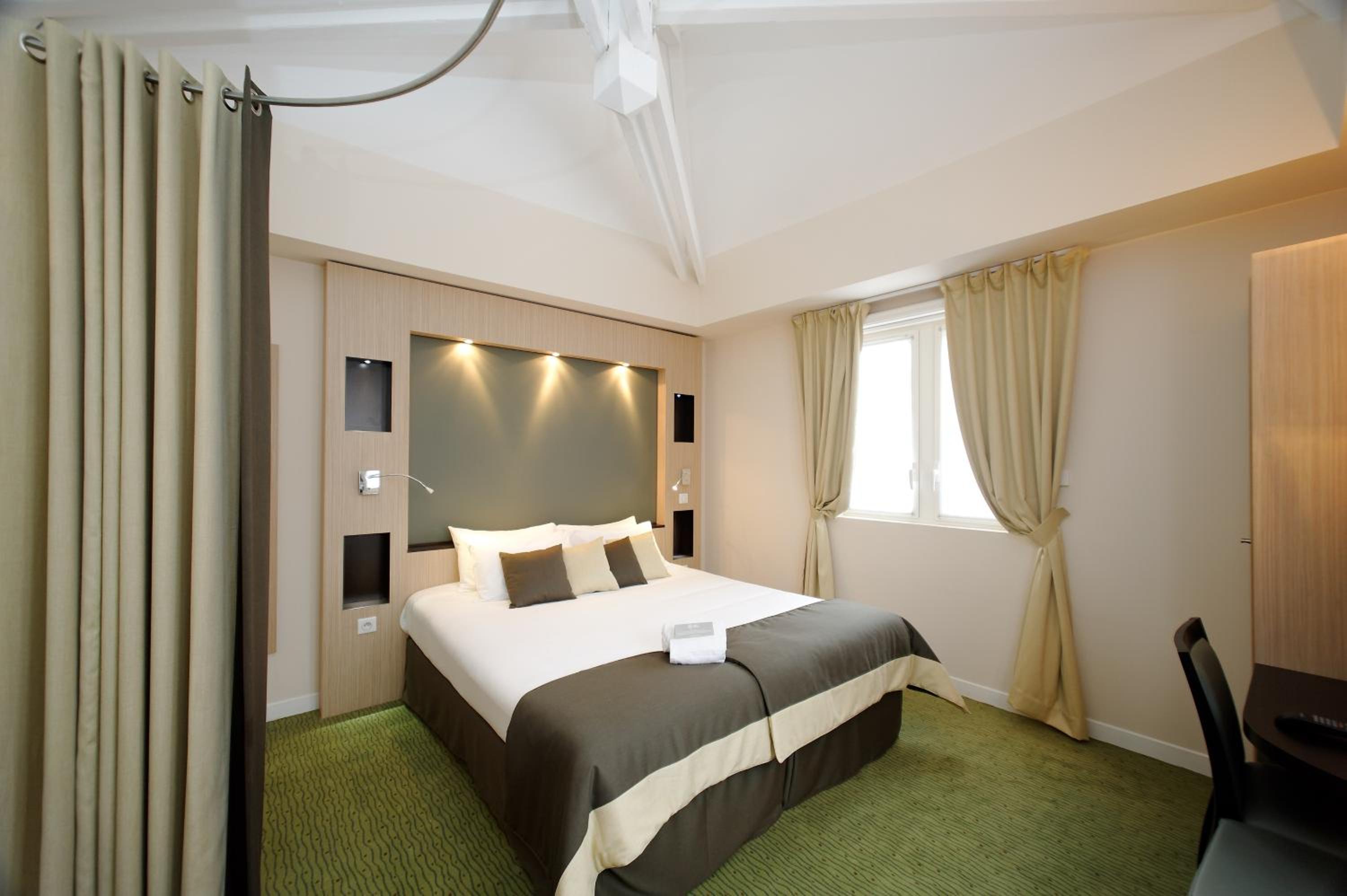 Charm Double Room - Photo 3