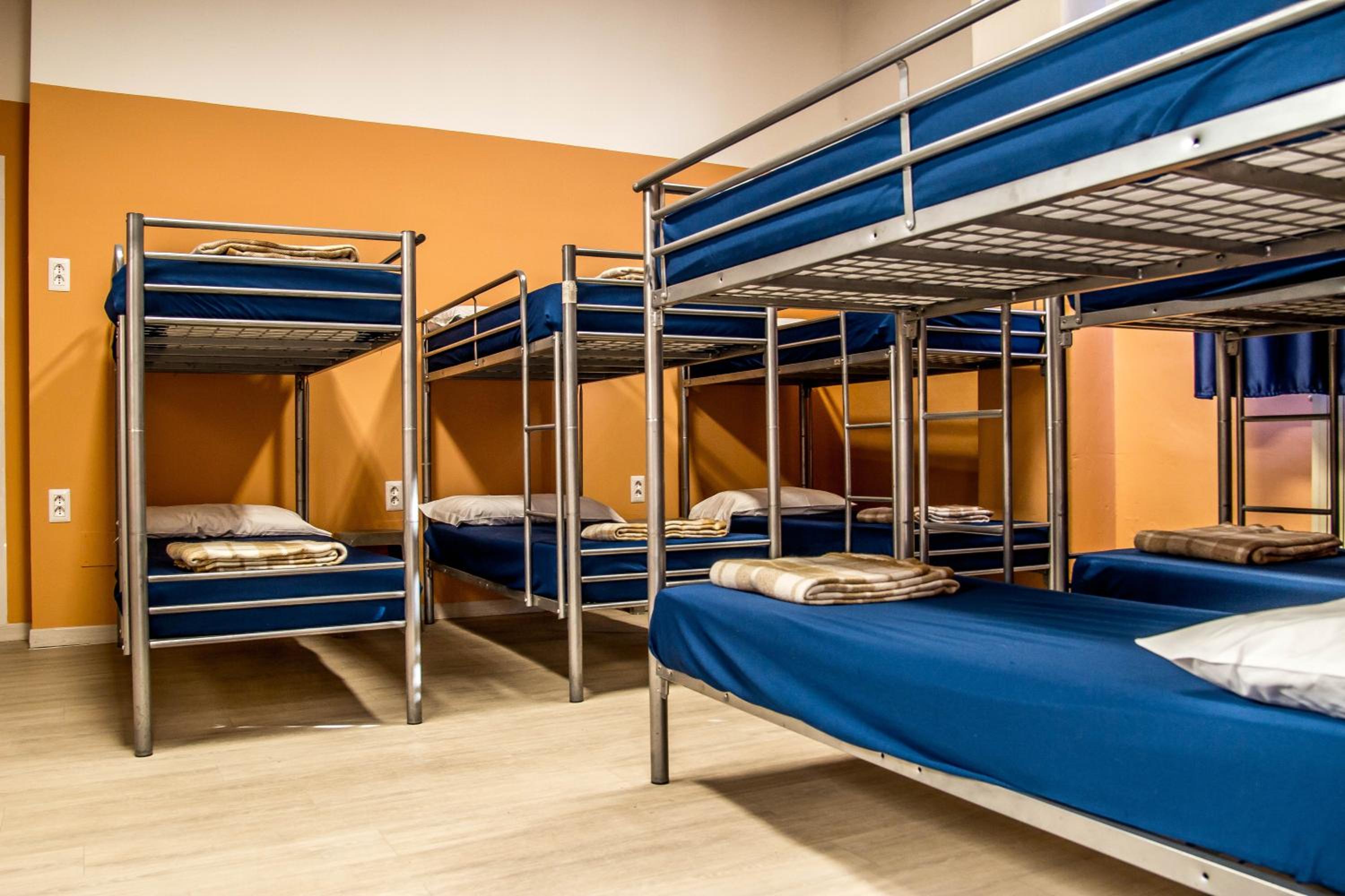 Bed in 18-Bed Mixed Dormitory Room photo 1