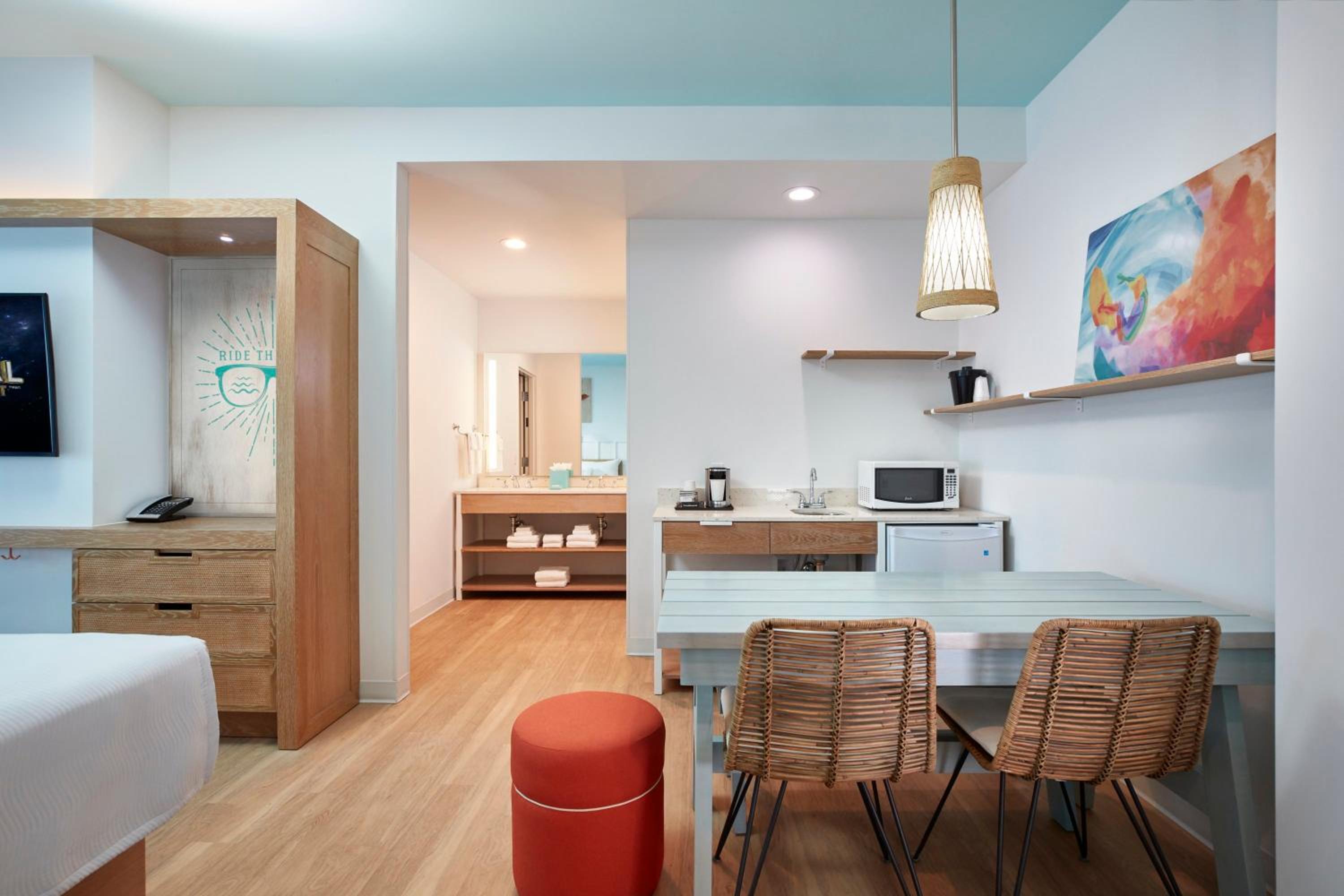 Two -Bedroom Suite with ADA Tub Mobility Accessible (Includes Early Park Admission) photo 2