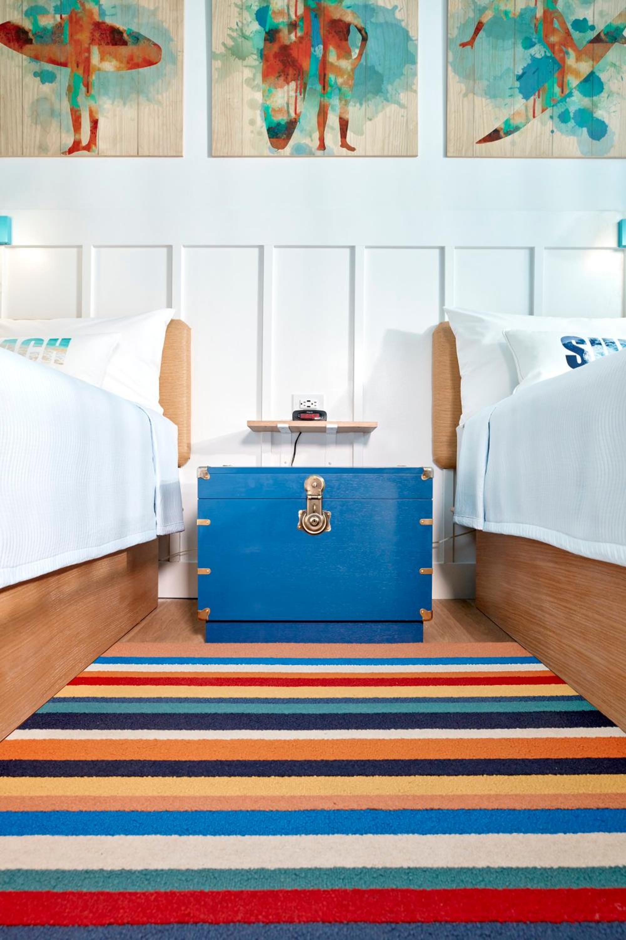 Standard Room Hearing Accessible (Includes Early Park Admission*) photo 3
