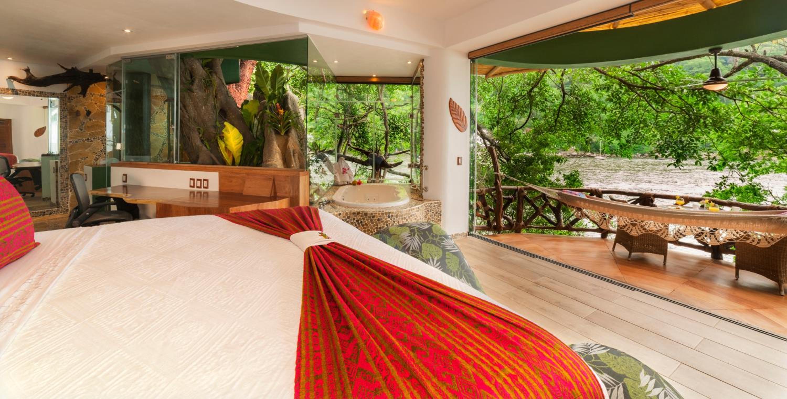 Jungle Love Nest - Photo 11