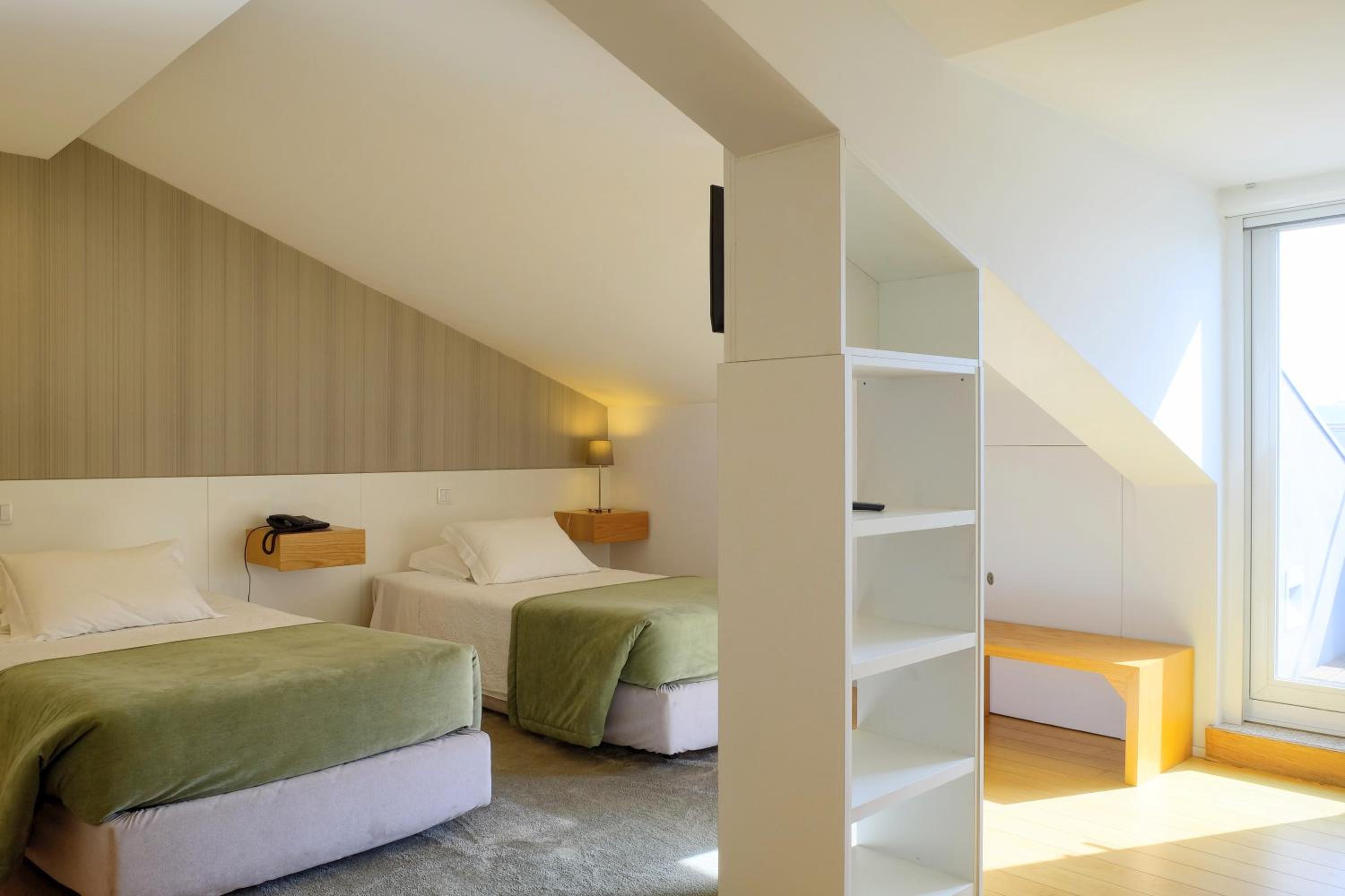 Double or Twin Room with View - Photo 4