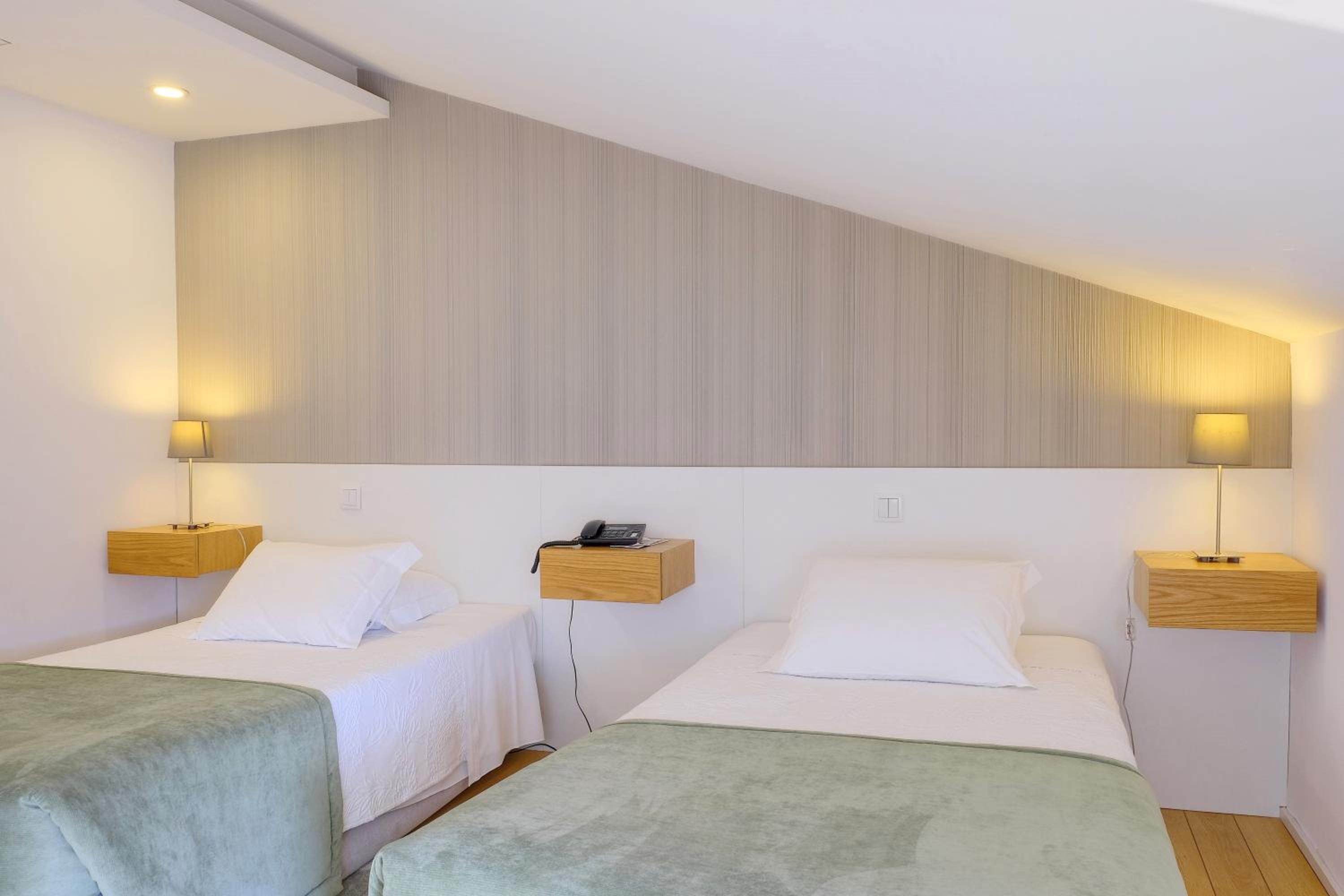 Double or Twin Room with View - Photo 1