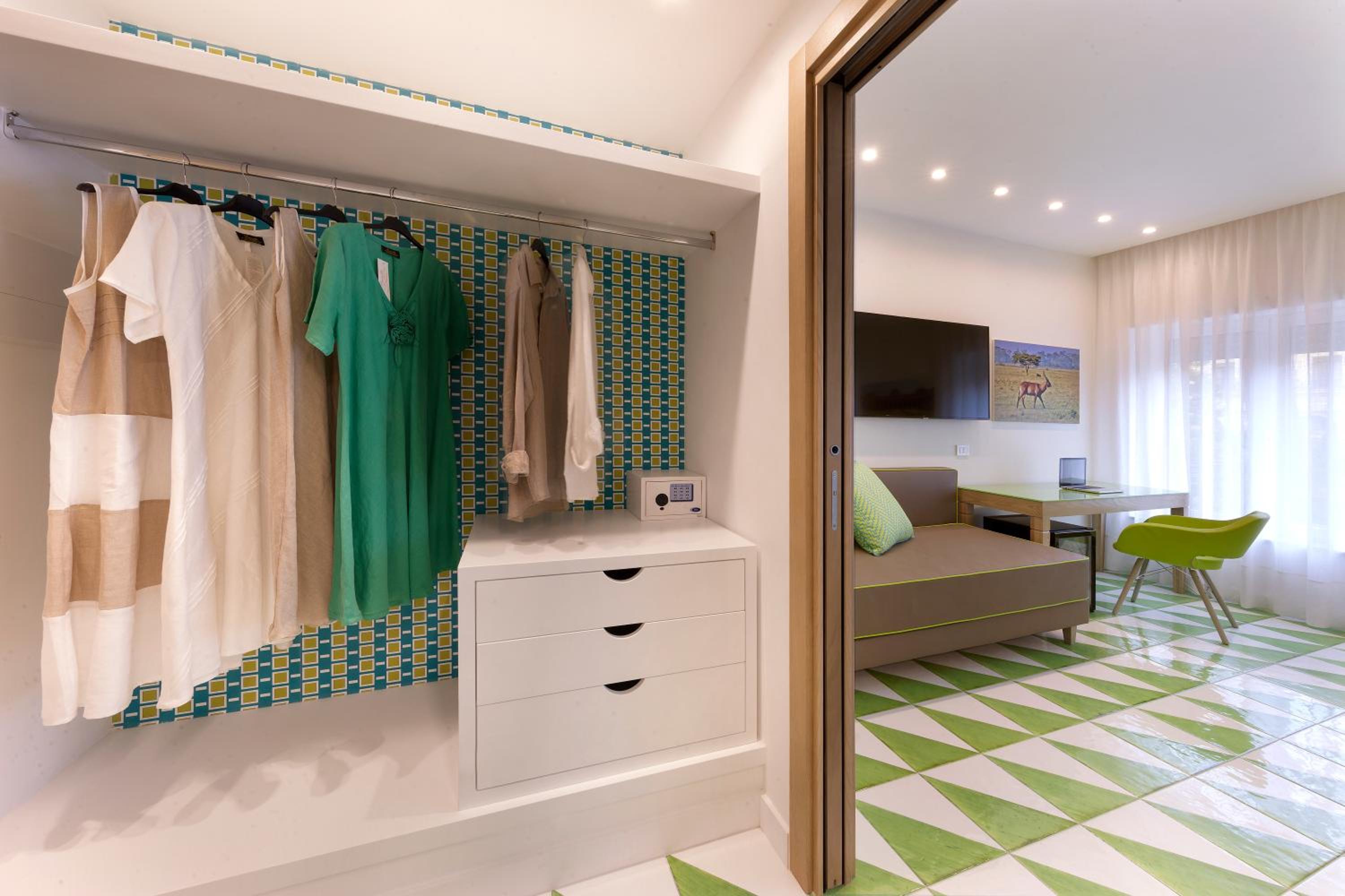 Quadruple Room - Photo 12