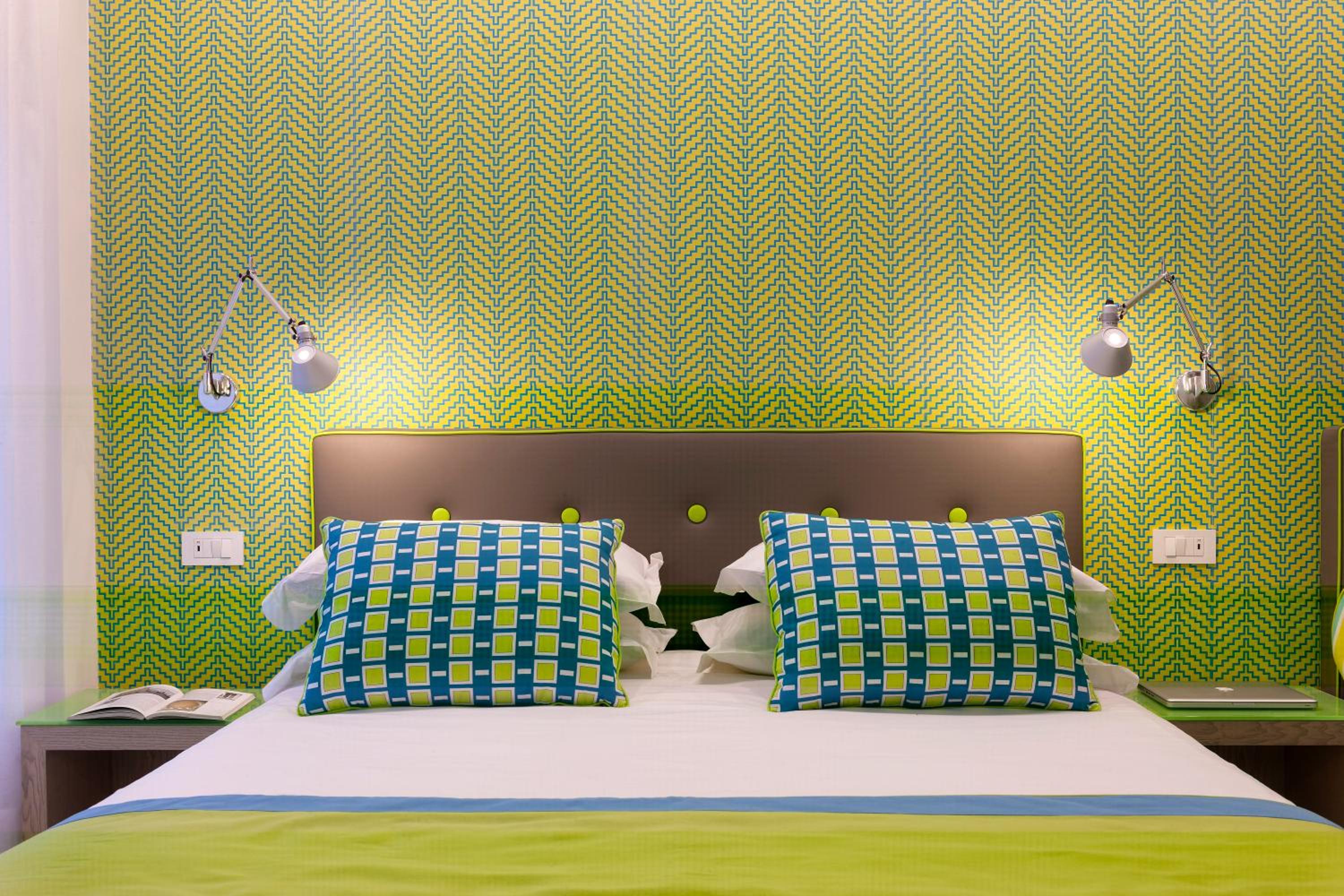 Quadruple Room - Photo 13