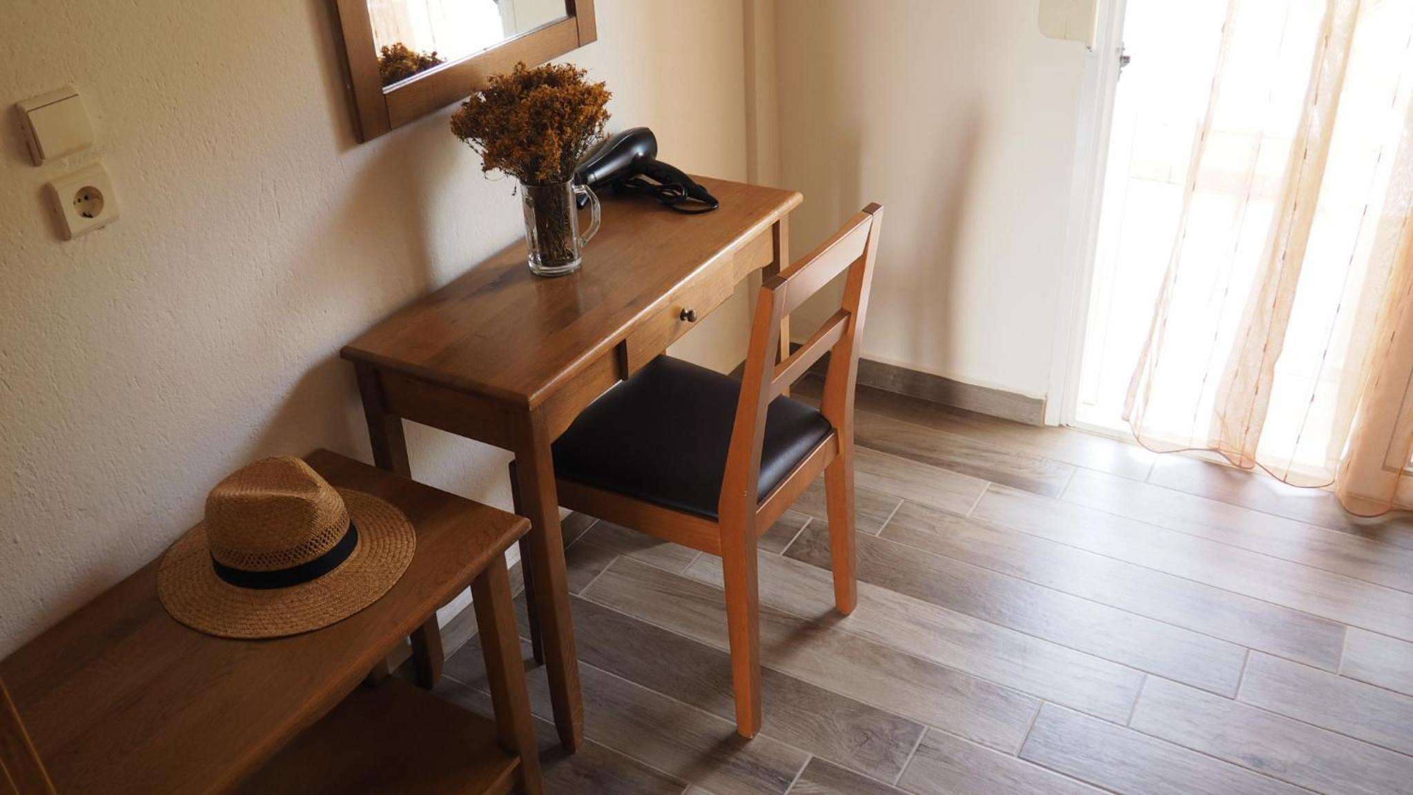 Studio (2-3 Adults)