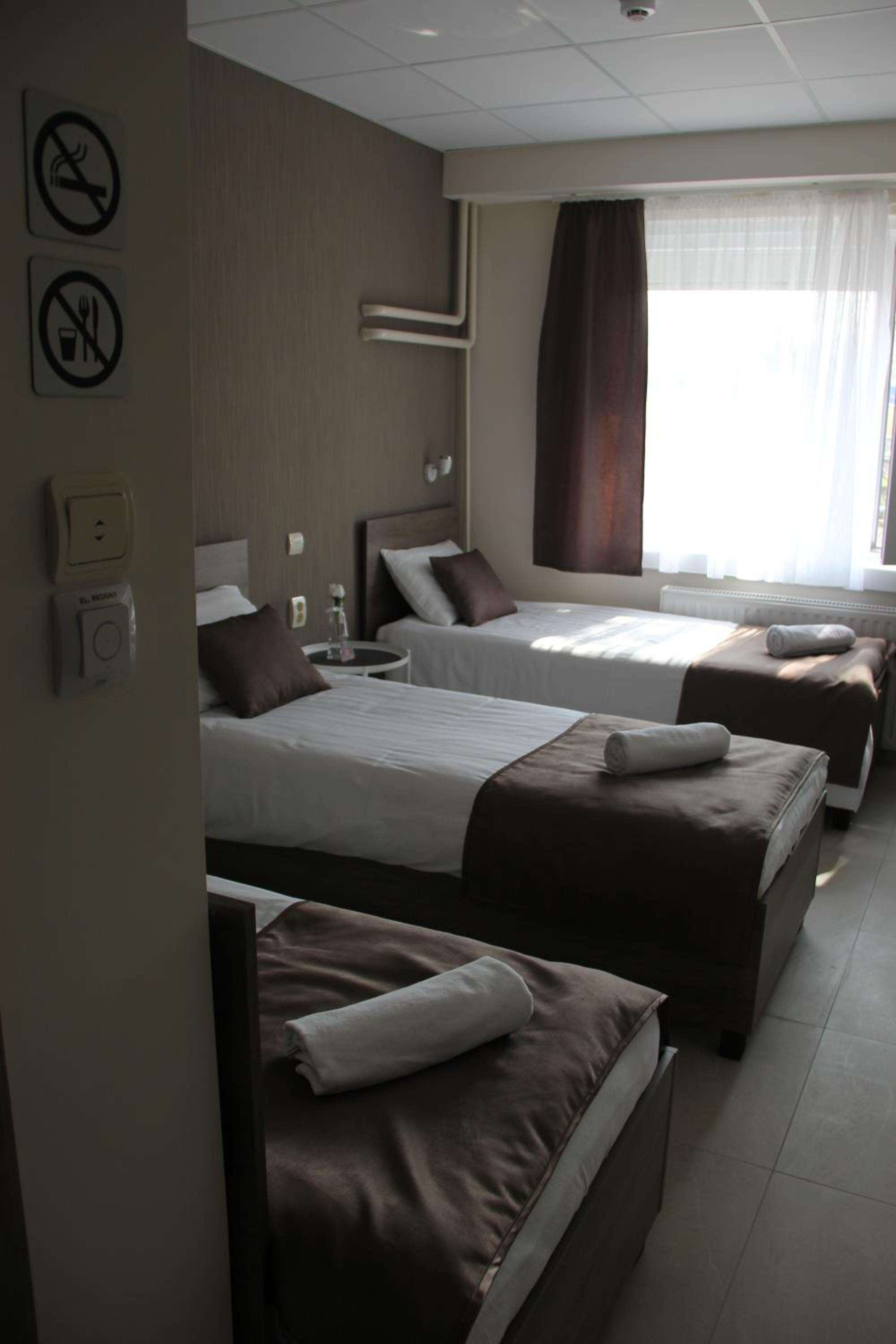 Standard Triple Room with Air-Conditioning - Photo 7