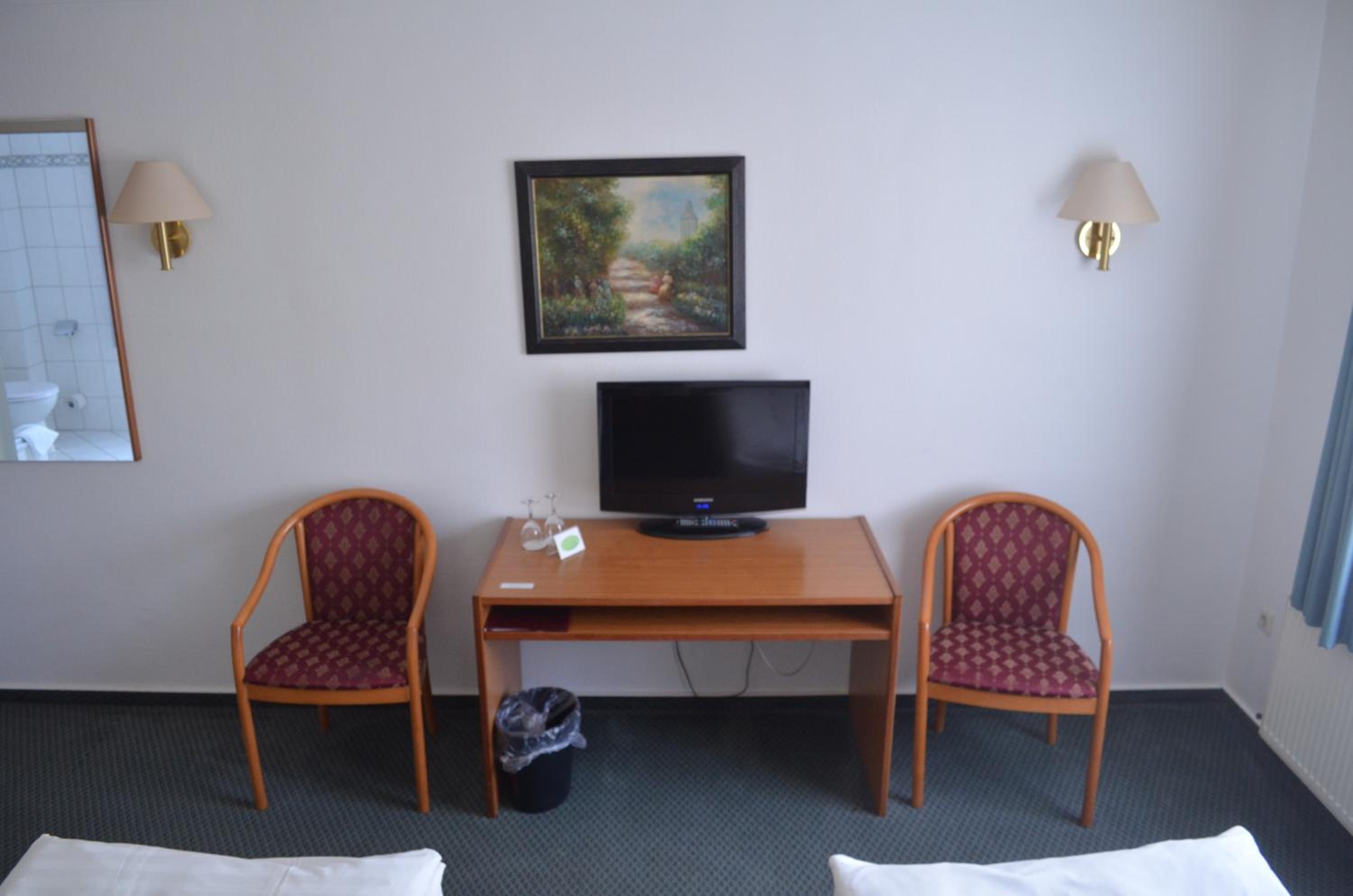 Twin Room - Photo 9